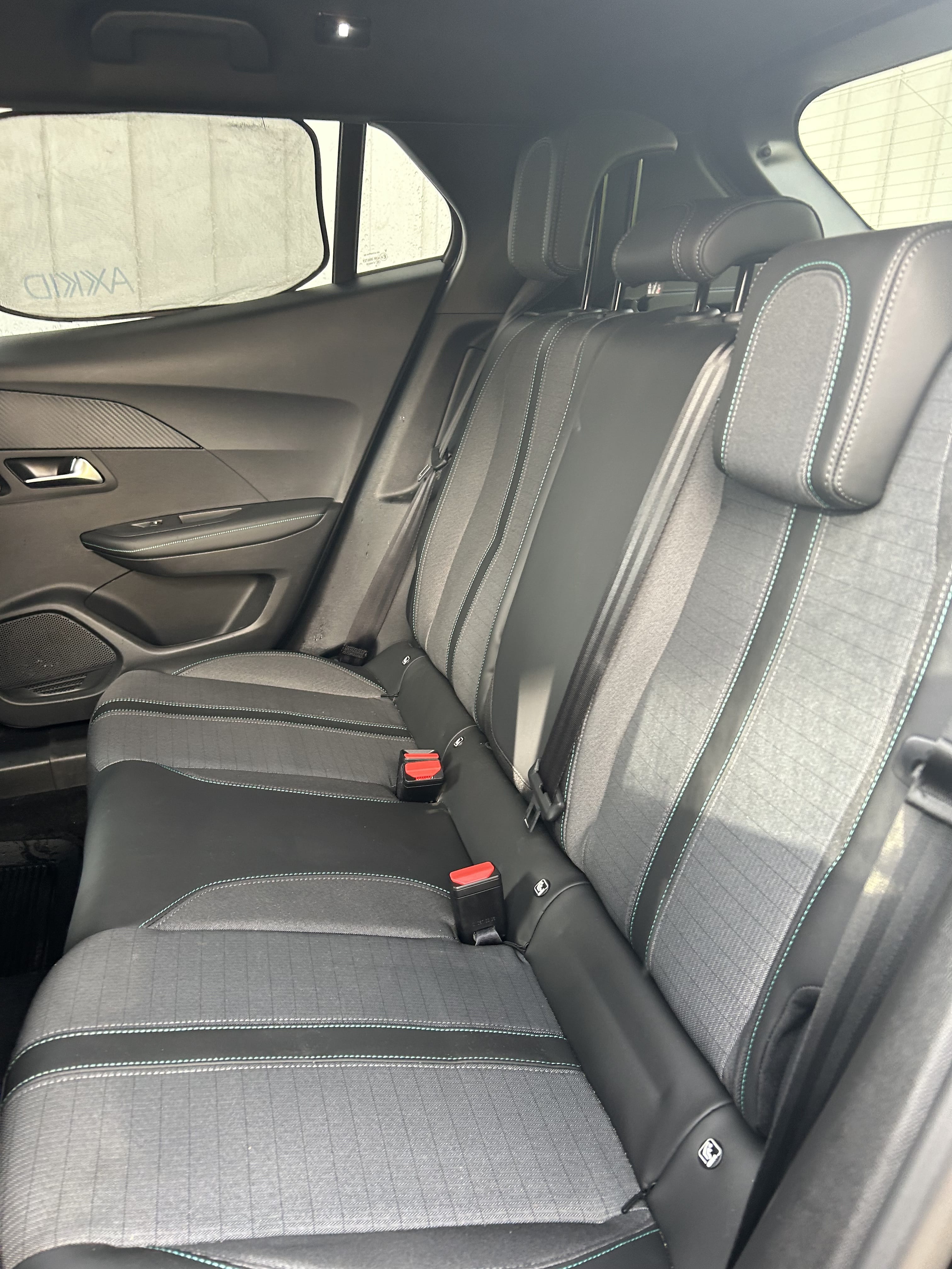 Peugeot e-2008 med Babysete