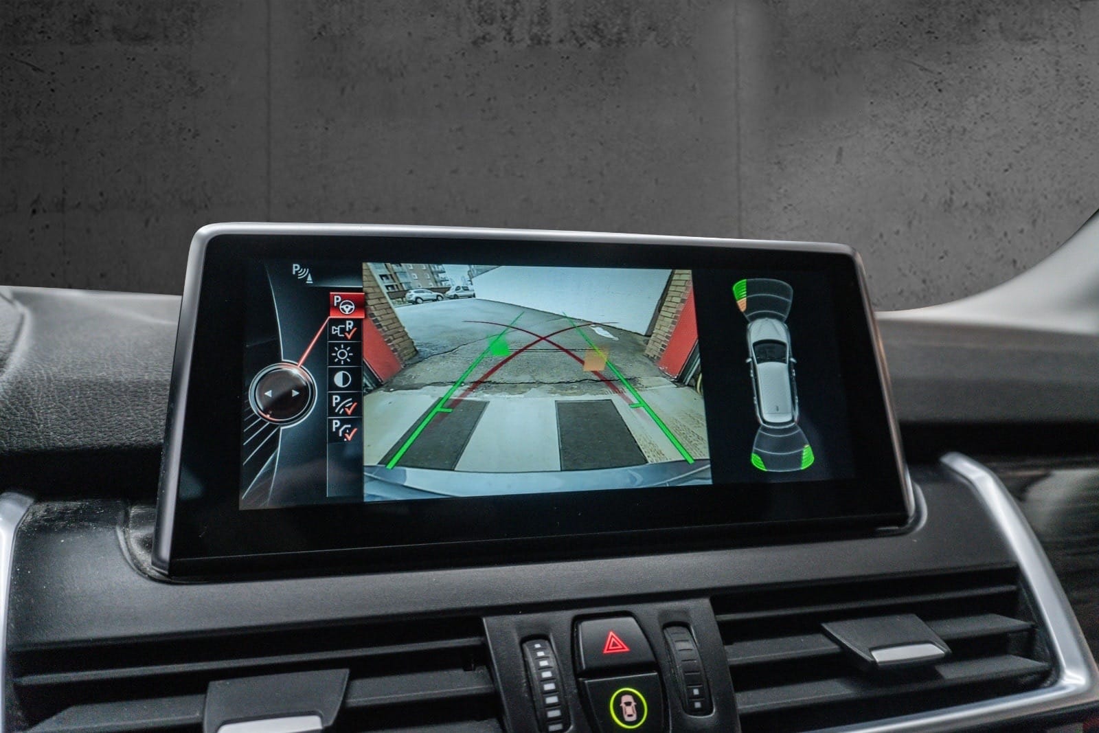 BMW  225xe iPerformance mit Navigationsgerät