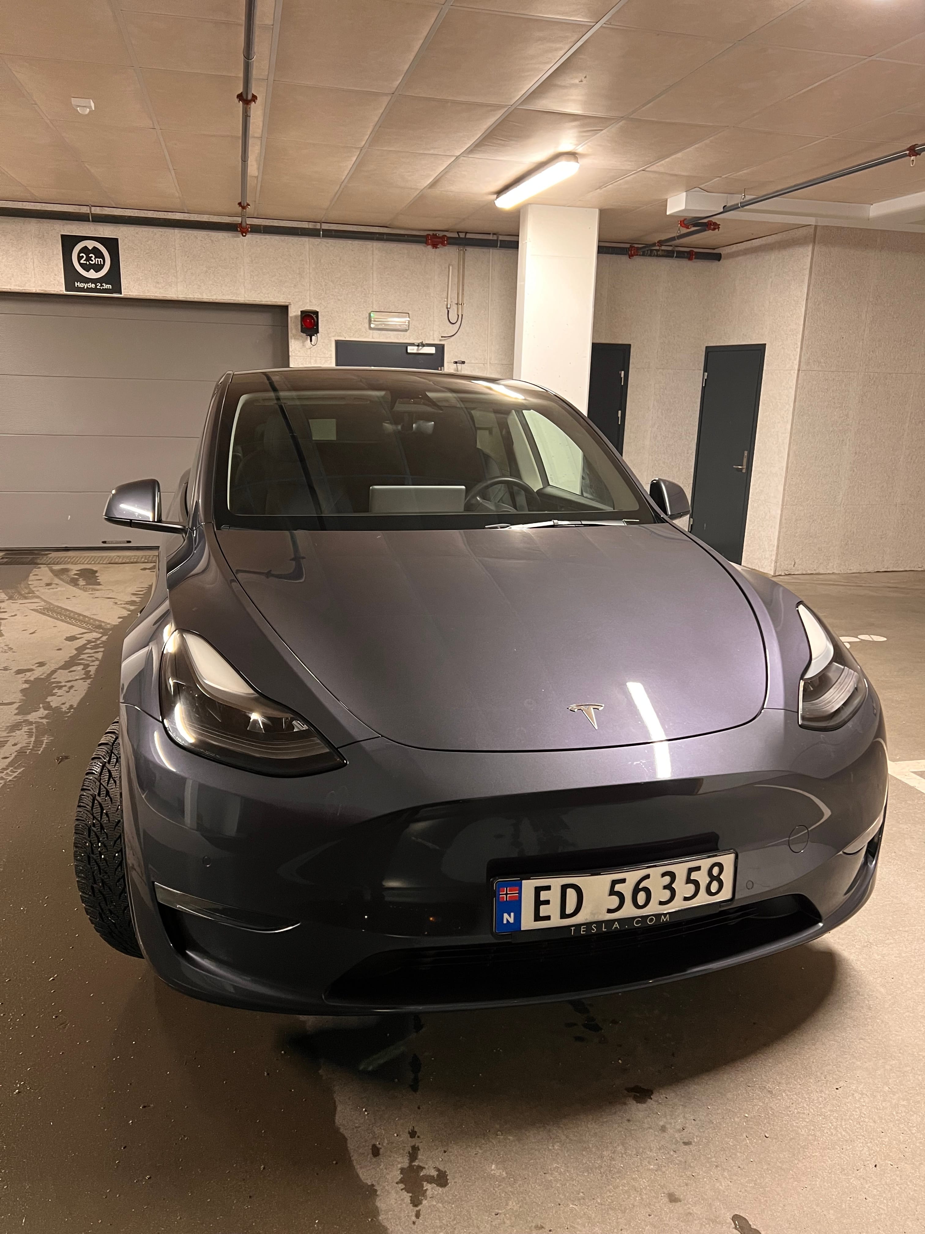 Tesla Model Y Long Range med Bluetooth audio