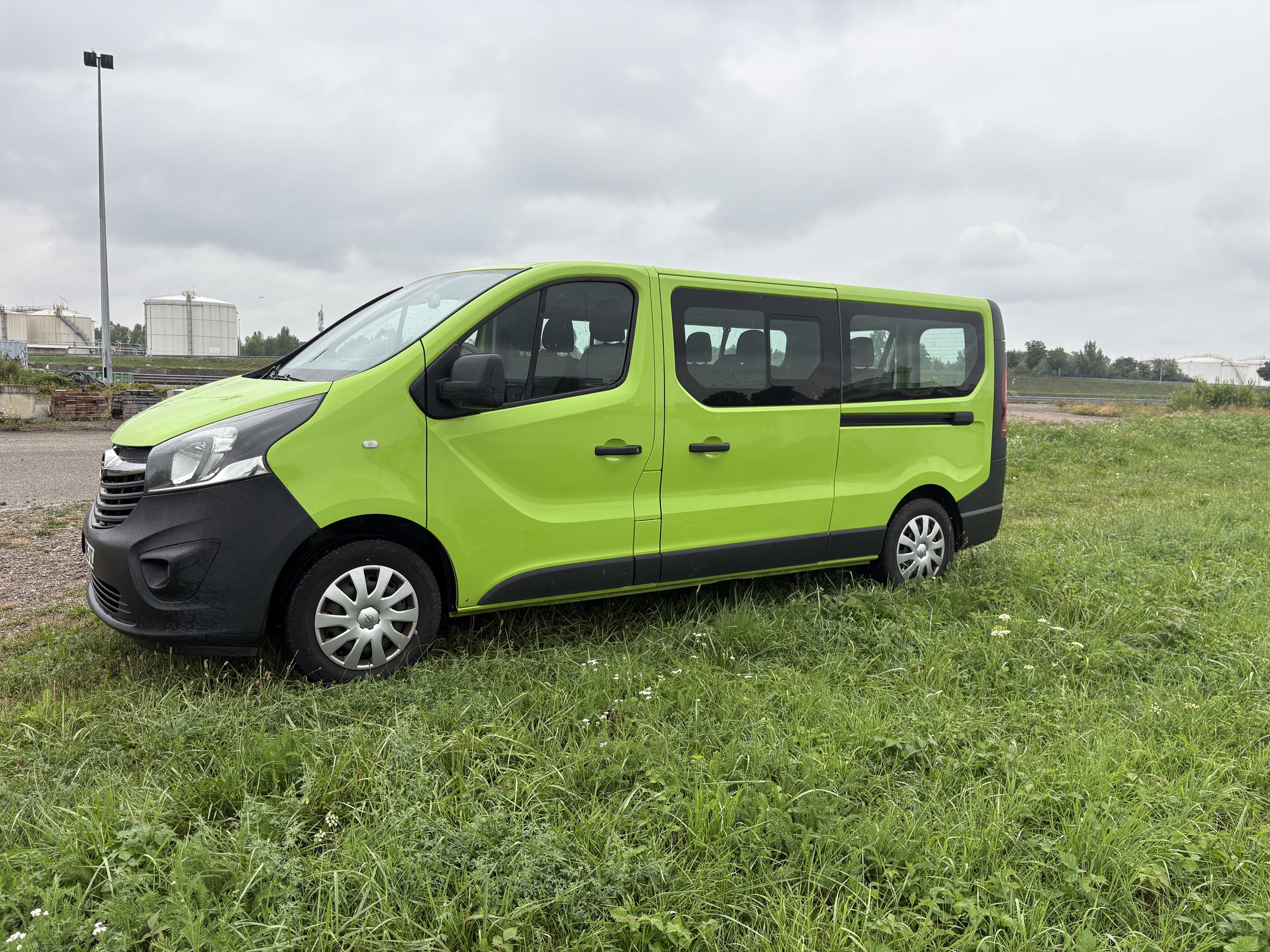 Opel Vivaro Combi avec Climatisation