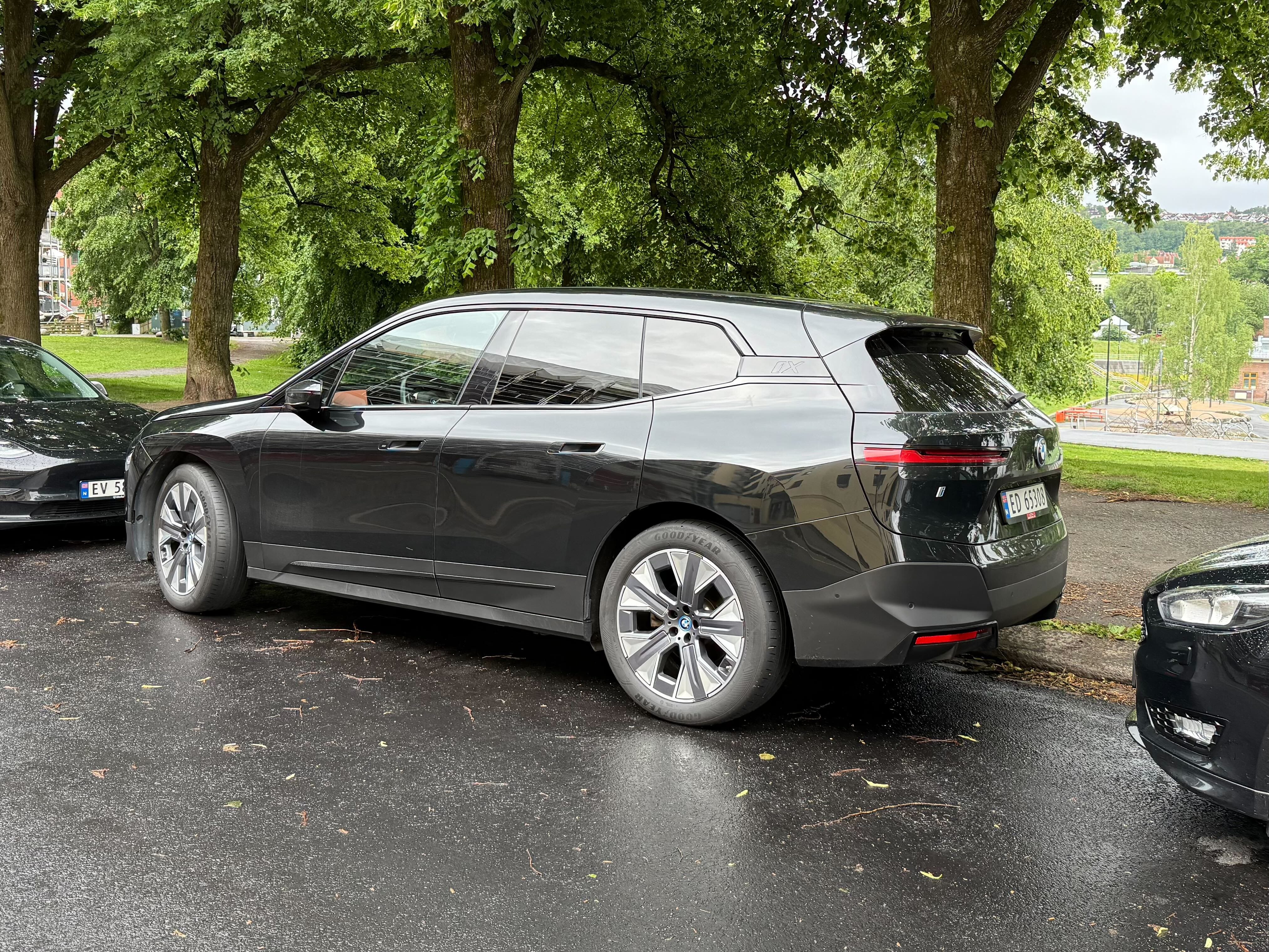 BMW iX xDrive50 med GPS