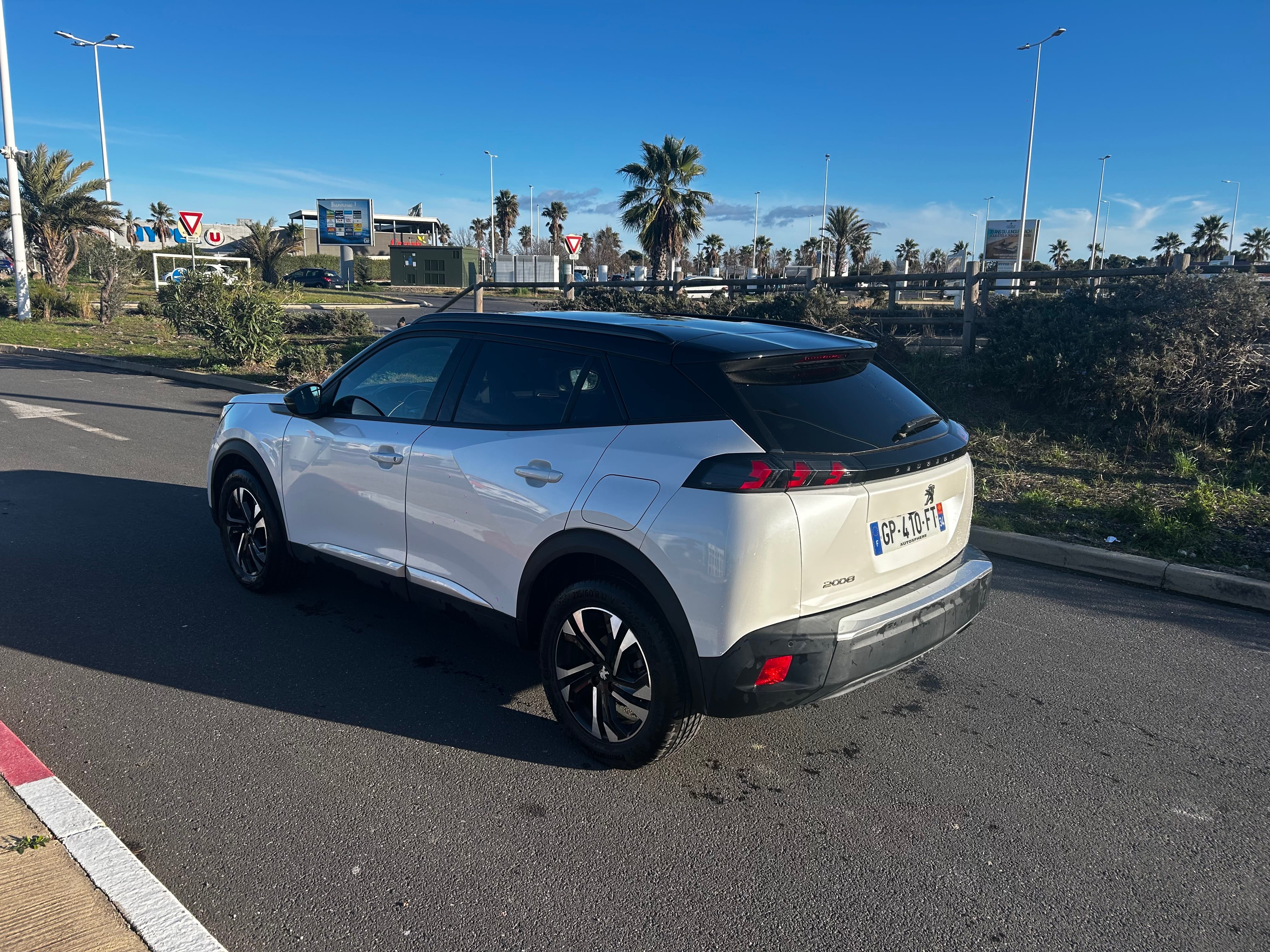 Peugeot 2008 avec GPS