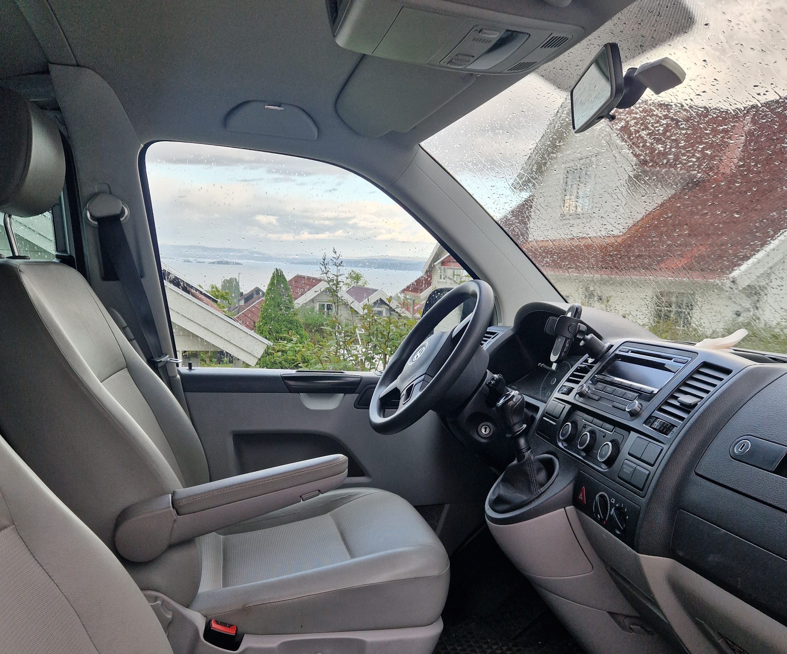 Volkswagen Transporter Combi med Bluetooth audio