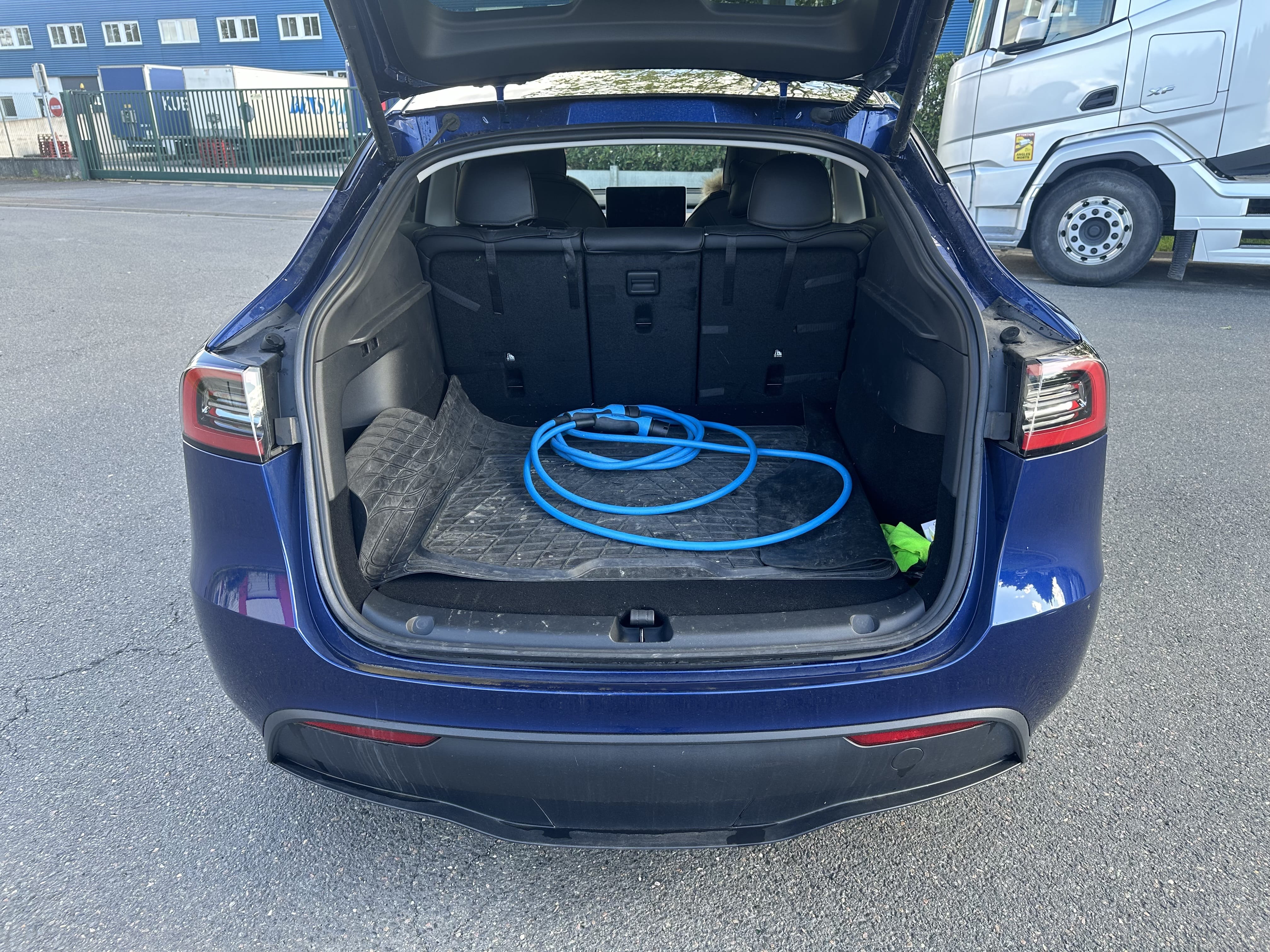 Tesla Model Y Standard Range avec Audio Bluetooth