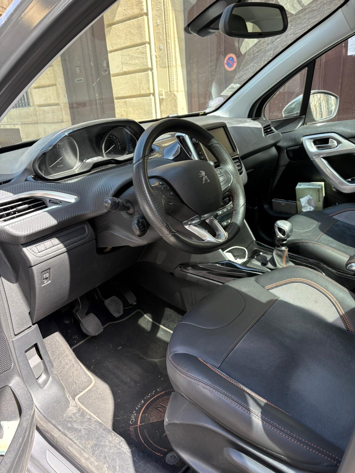 Peugeot 2008 mit Kindersitz