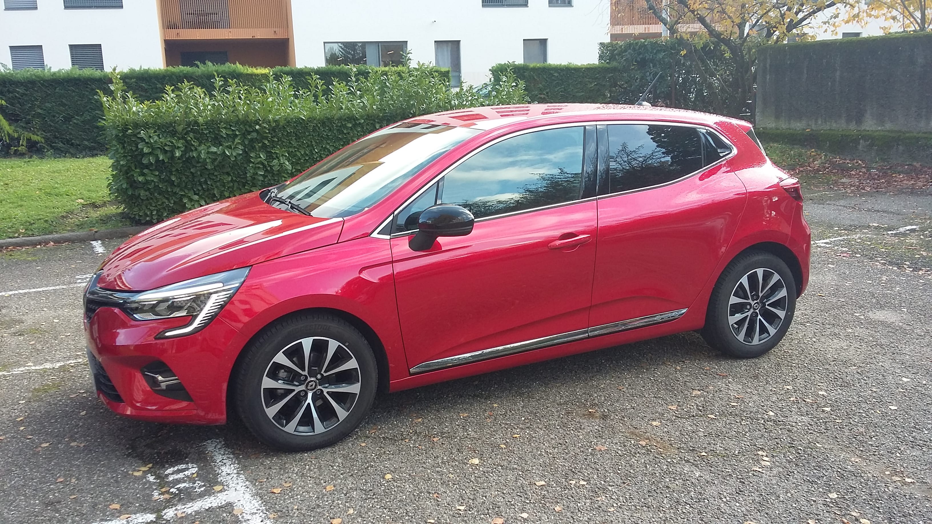 Renault Clio TCE 100 5 BERLINE ROUGE avec Climatisation