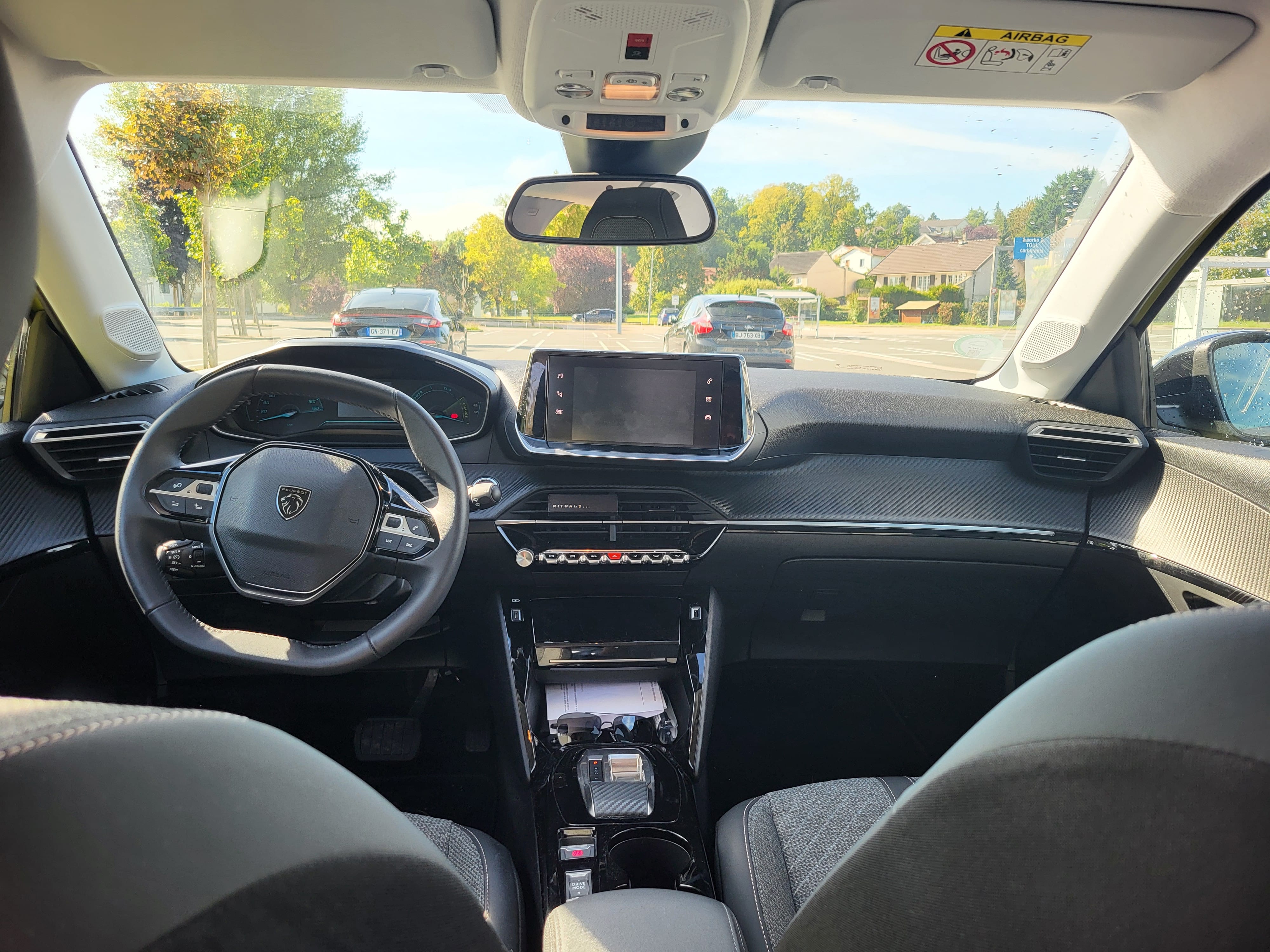 Peugeot e-208 Allure avec GPS