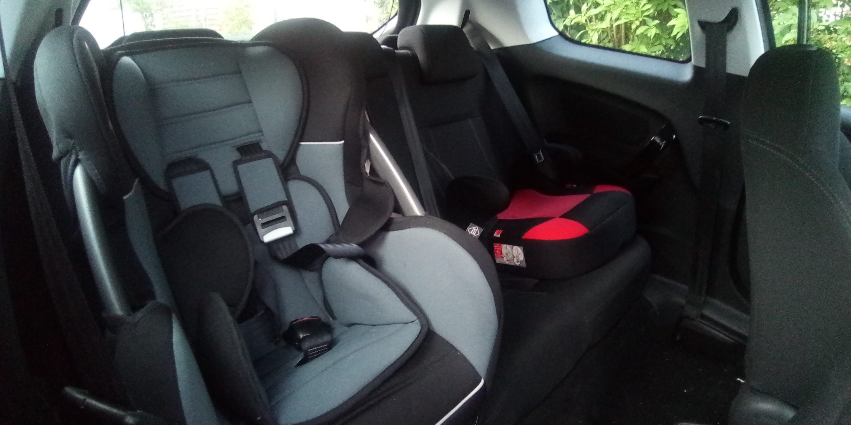 Peugeot 208 avec Siège bébé