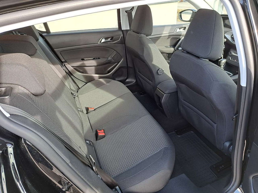 Peugeot 308 1.2 PureTech 110 Active Pack S&S SCHWARZ mit Kindersitz