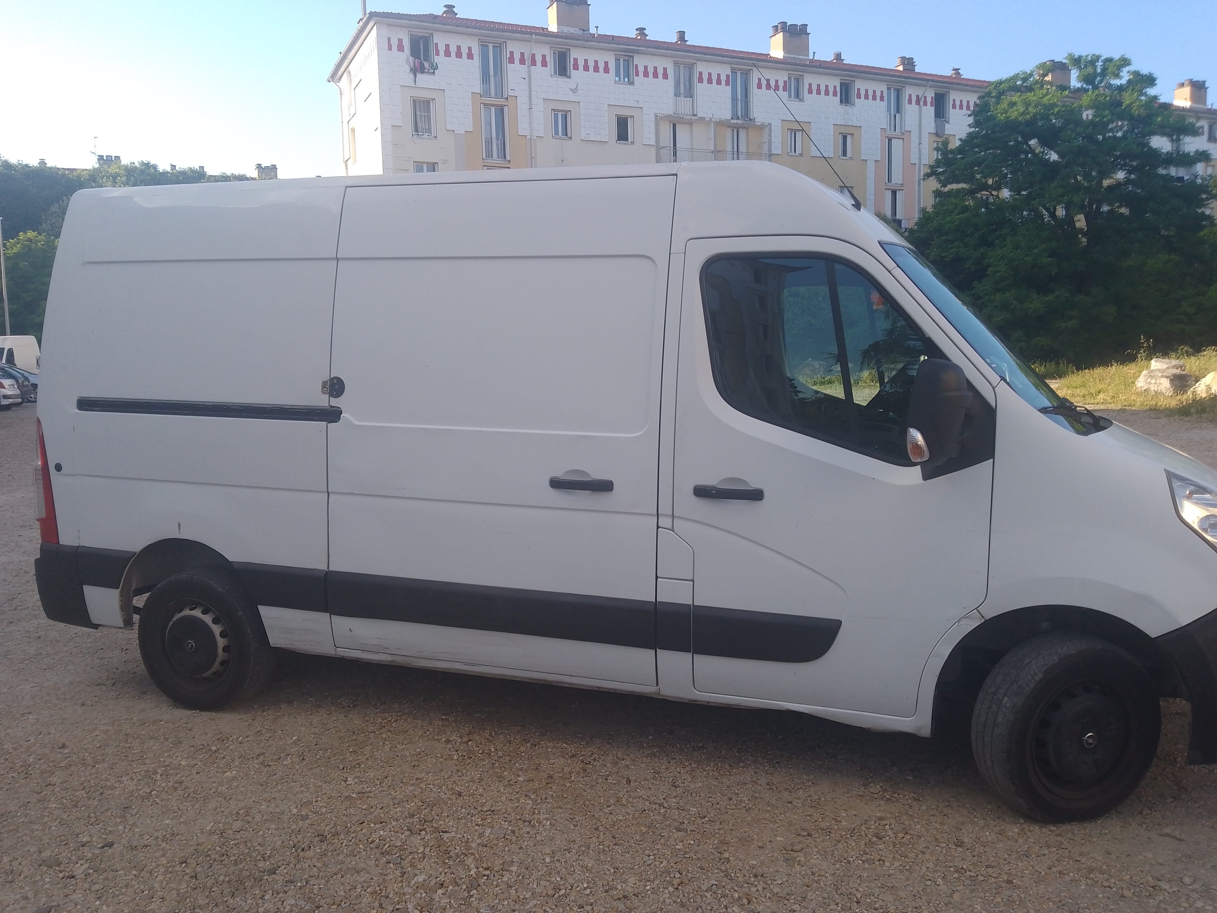 Opel Movano avec Autoradio
