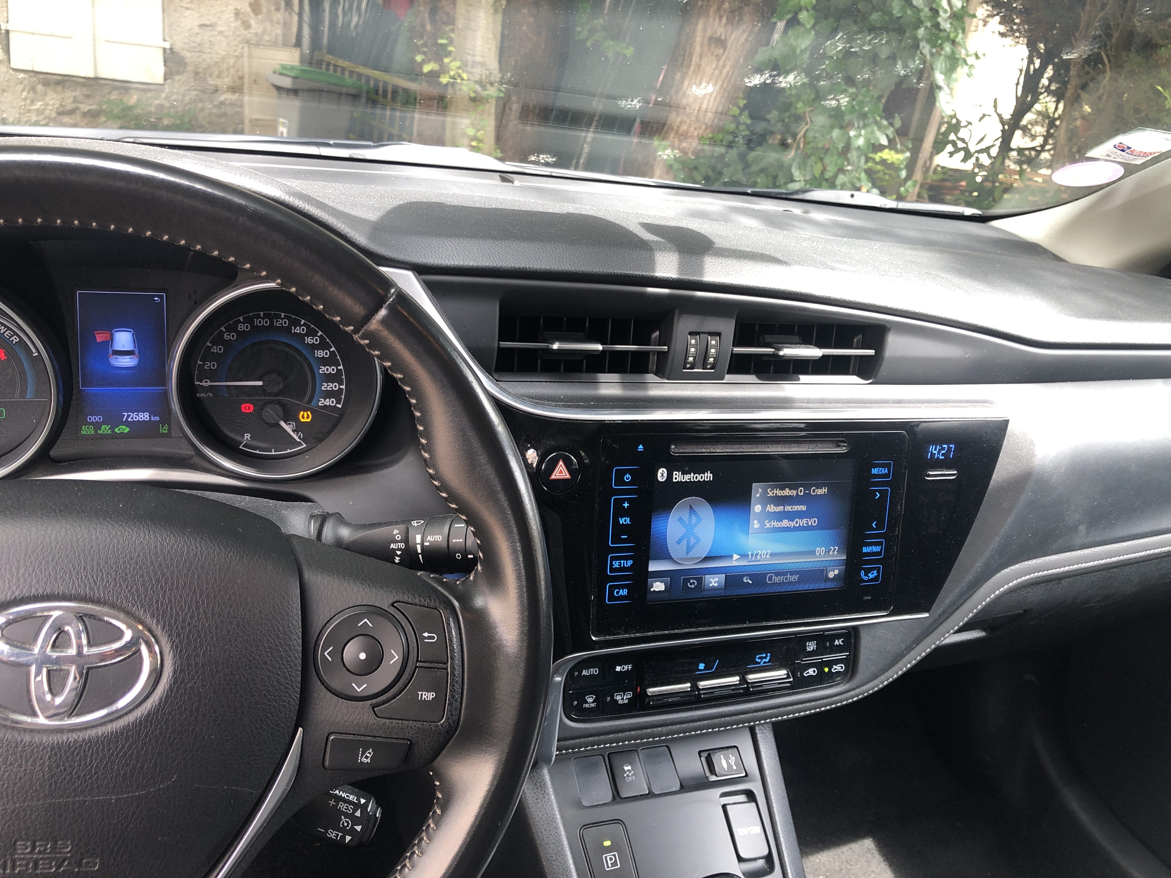 Toyota Auris 1.8 hybride essence électrique avec Entrée audio / iPod