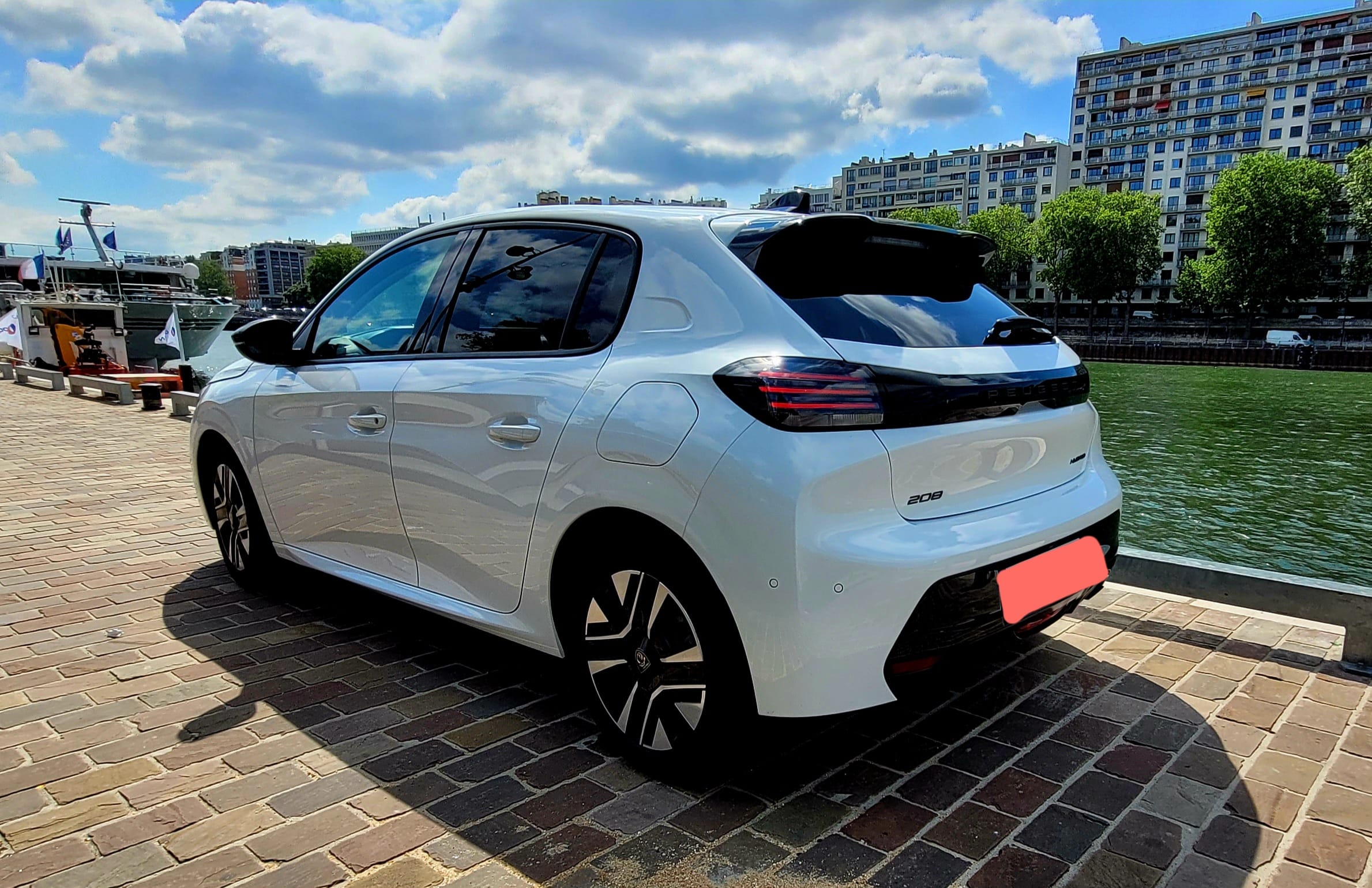 Peugeot 208 HYBRIDE (GR489) (Clim, Connectivité Smartphone, charge induction, ...) avec GPS