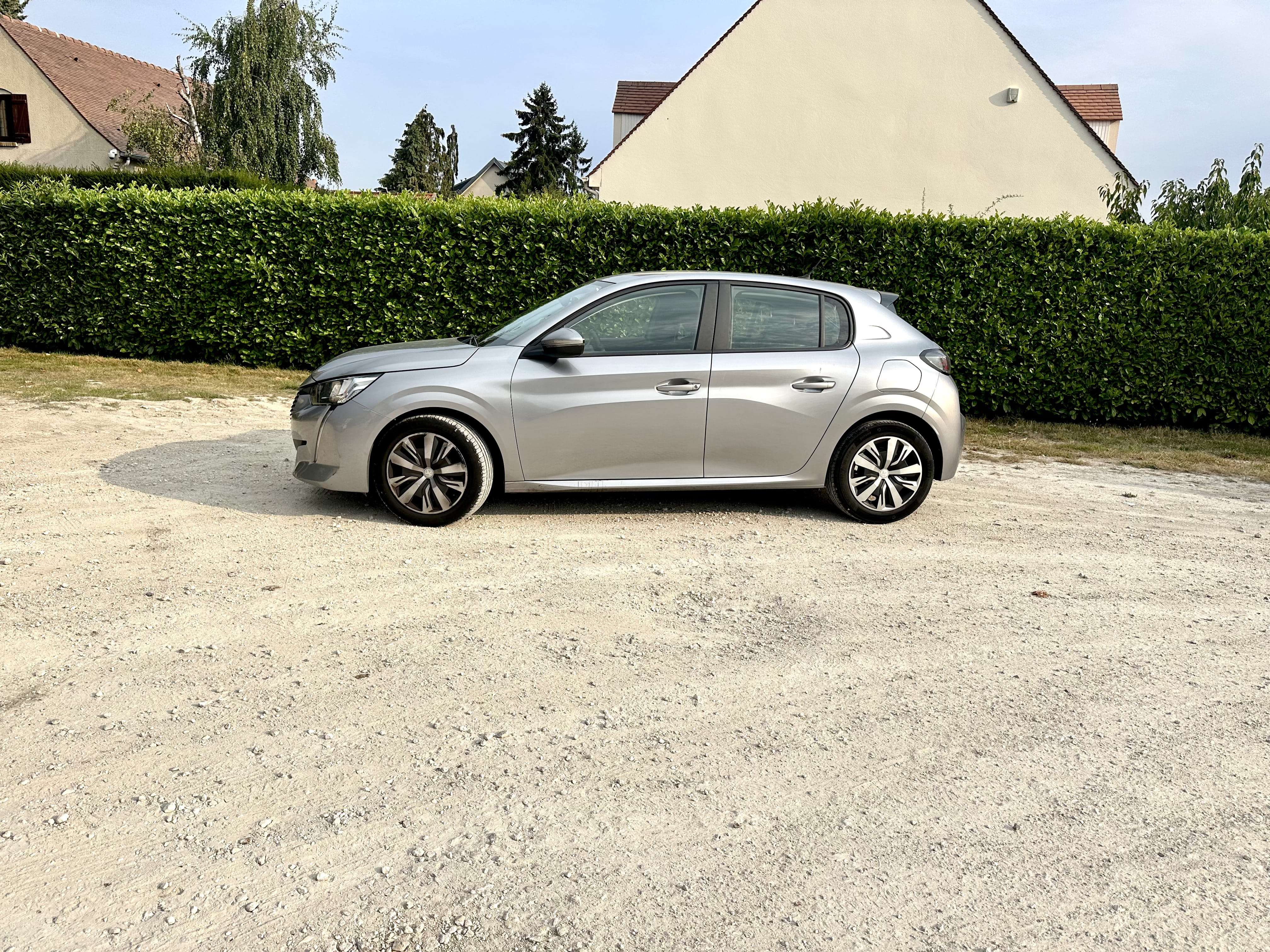 Peugeot 208 FP865 avec GPS