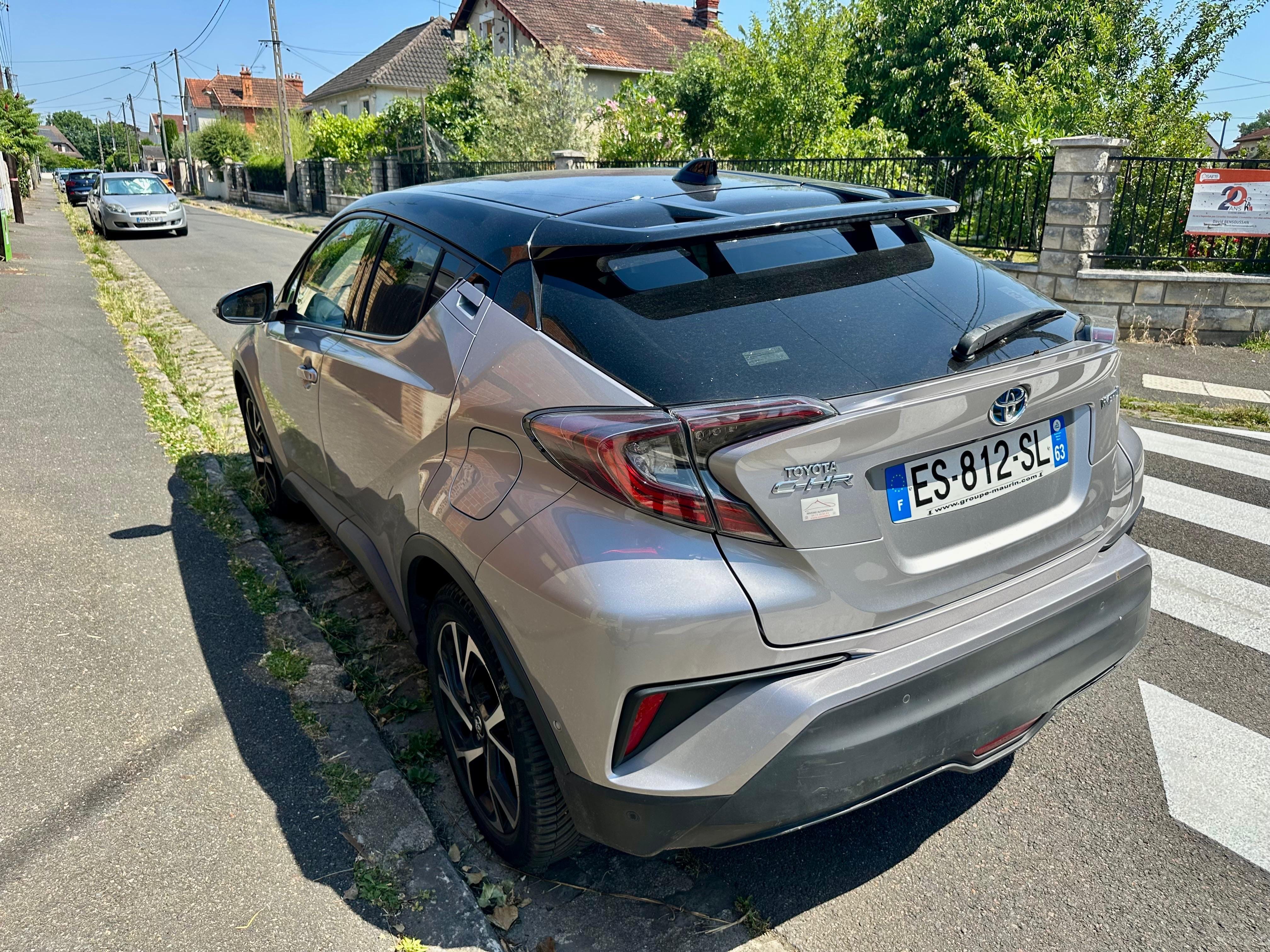 Toyota C-HR hybride avec Climatisation