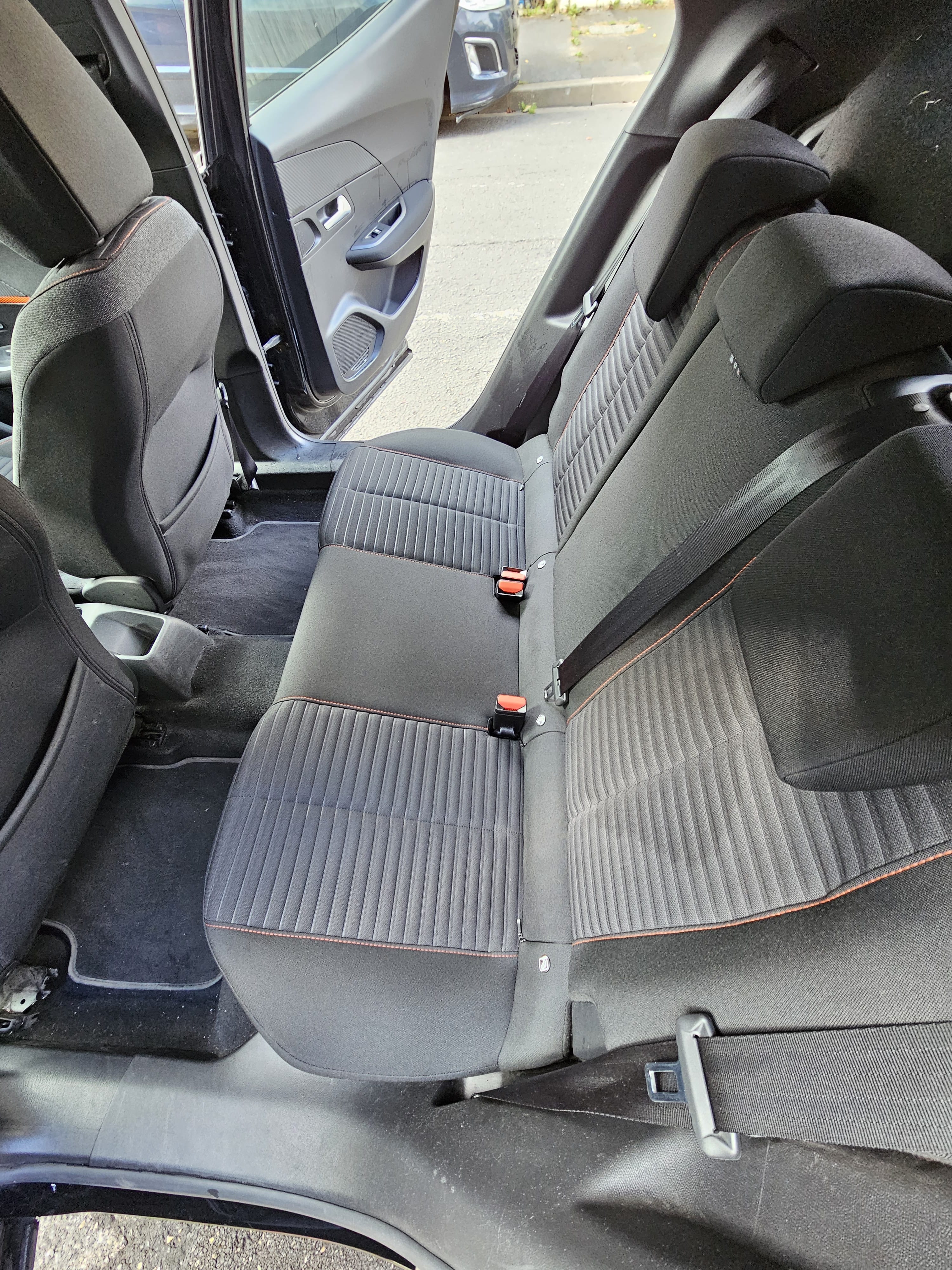 Peugeot 2008 avec Entrée audio / iPod
