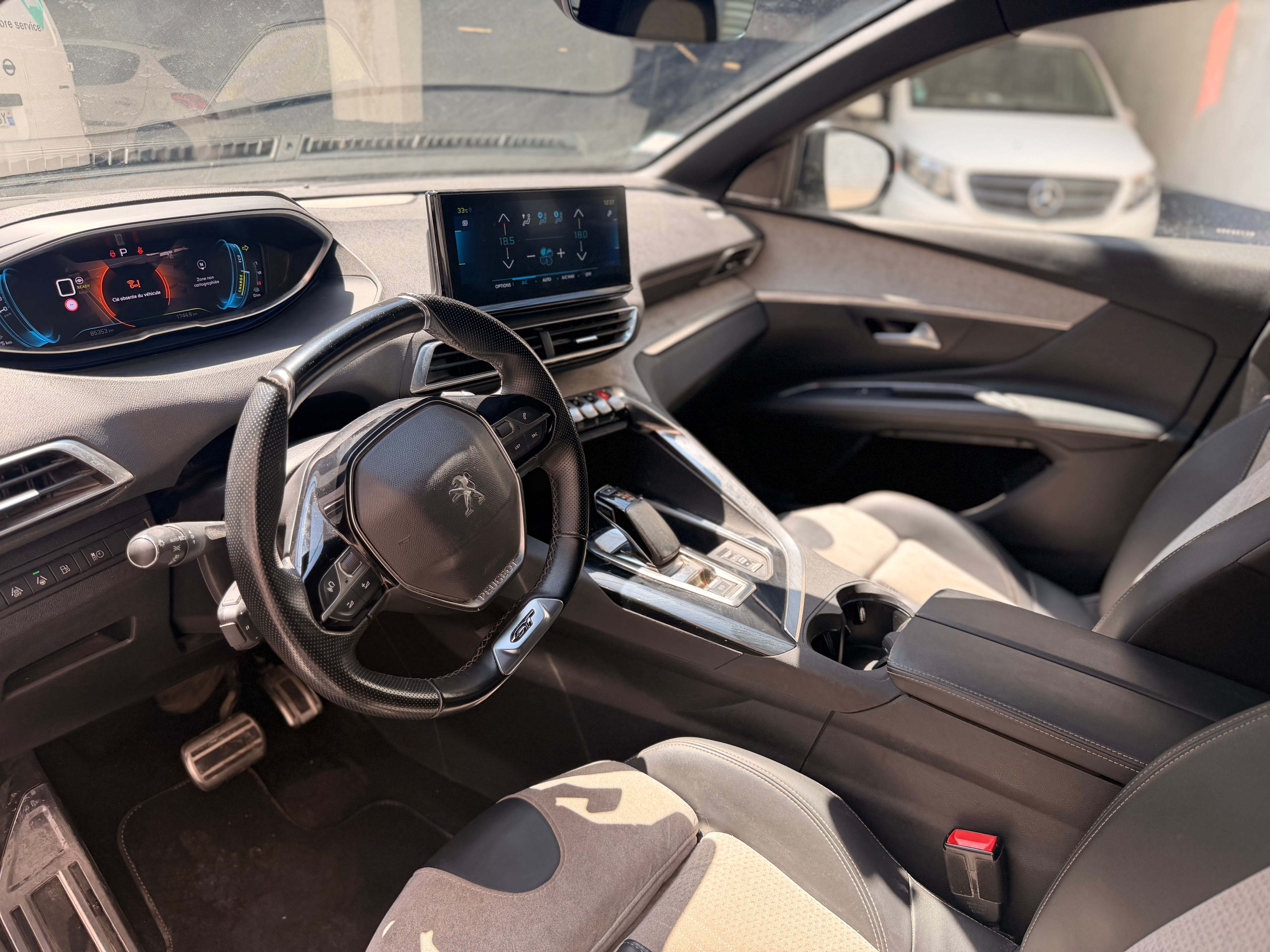 Peugeot 3008 with Backup camera
