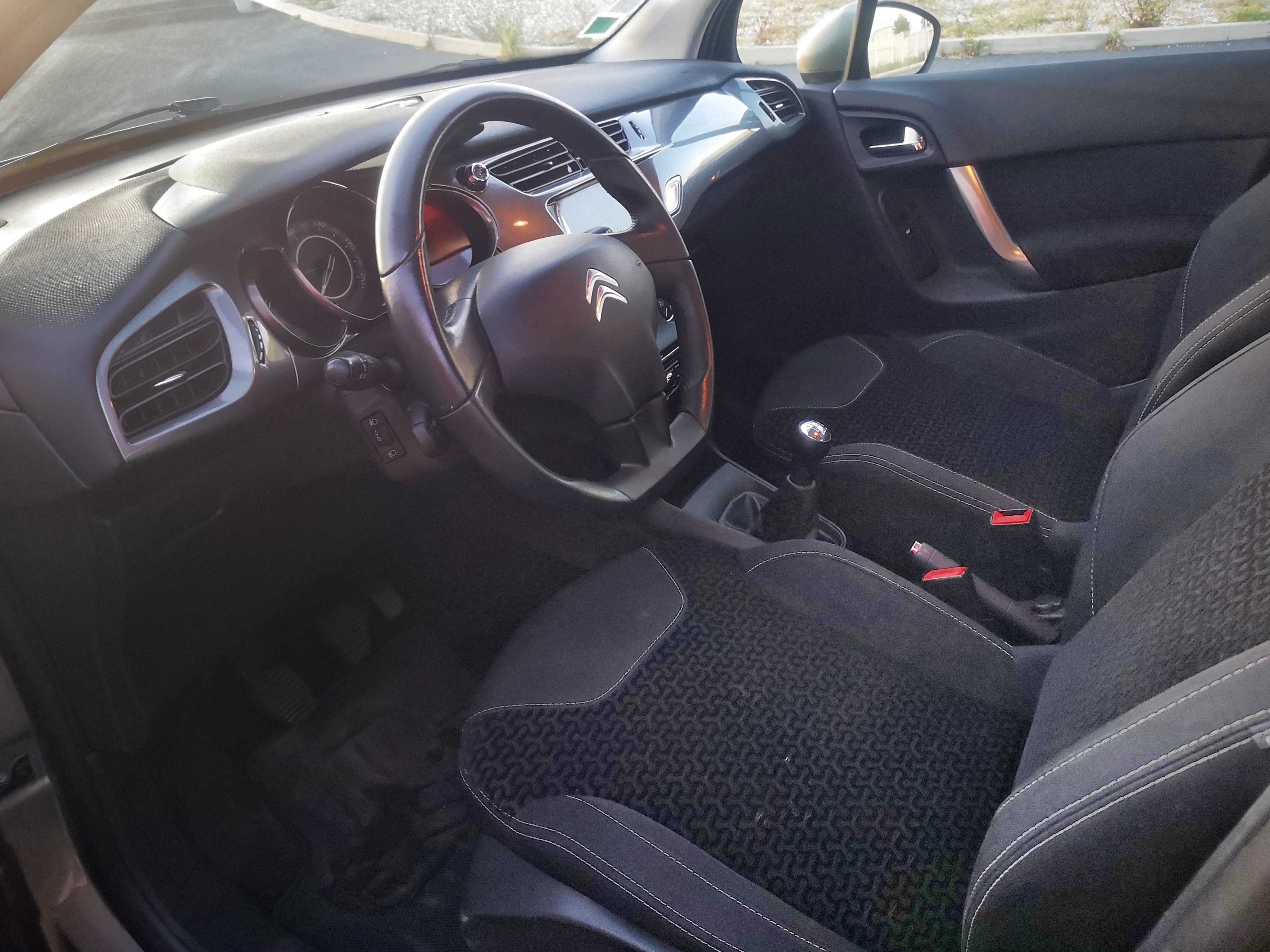 Citroen C3 II (essence) - Clim & Bluetooth & GPS avec Chaines
