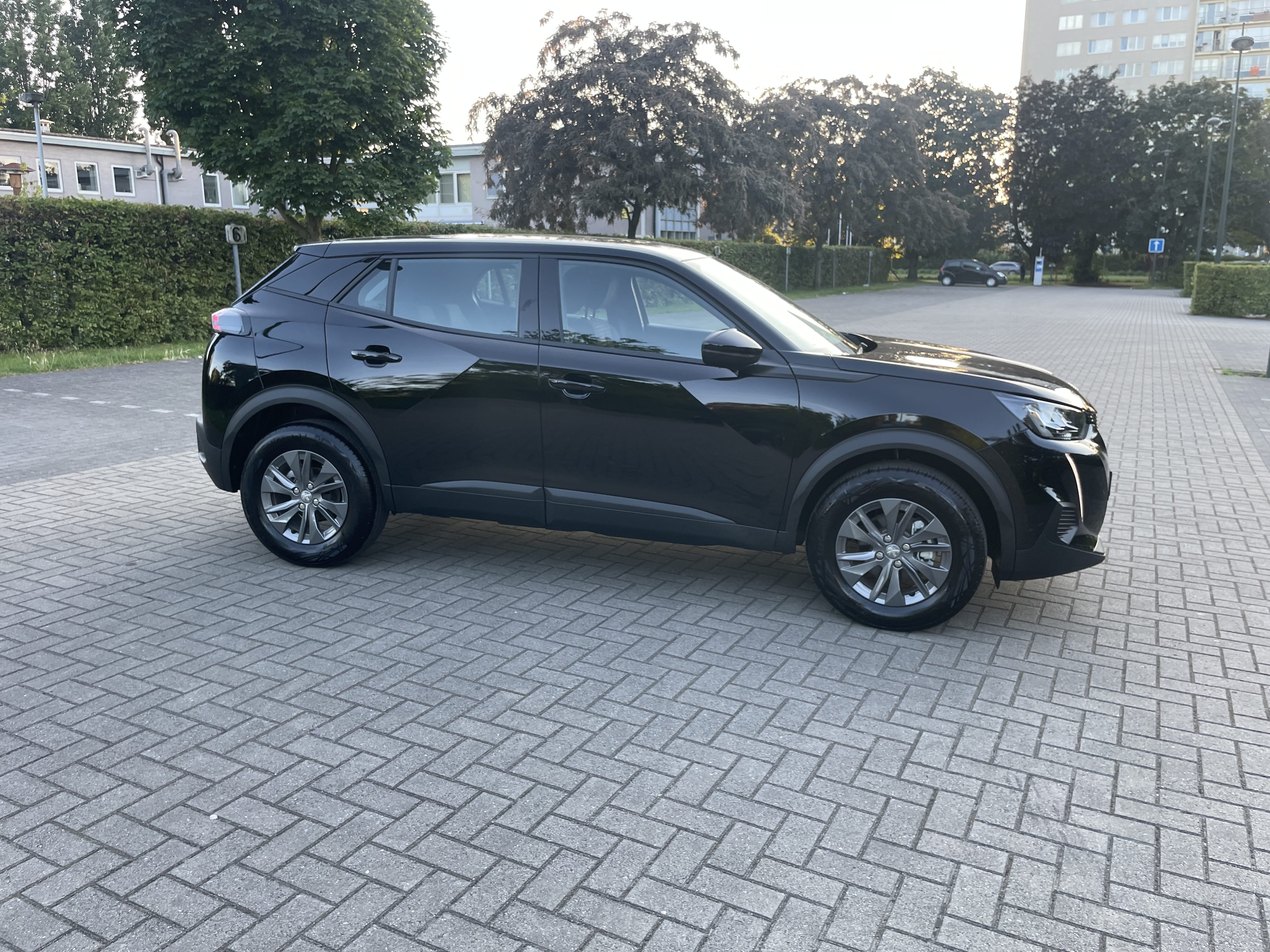 Peugeot 2008 SUV compact boite automatique avec Climatisation