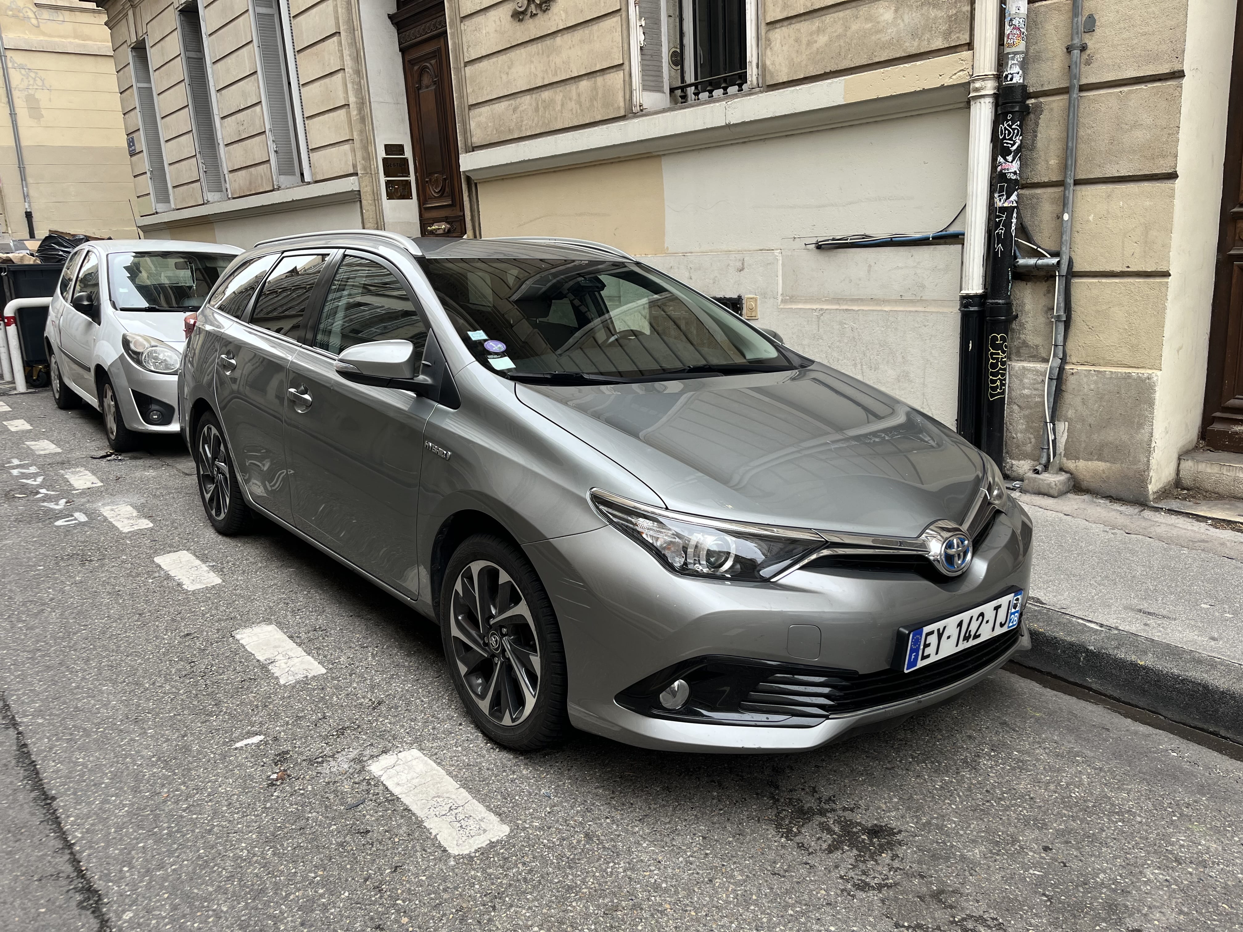 Toyota Auris Touring Sports  – Hybride  & Grand coffre  – Pneus neige  - Marseille Préfecture, 2018, Essence 95 / Elektrisch (hybride), automatisch