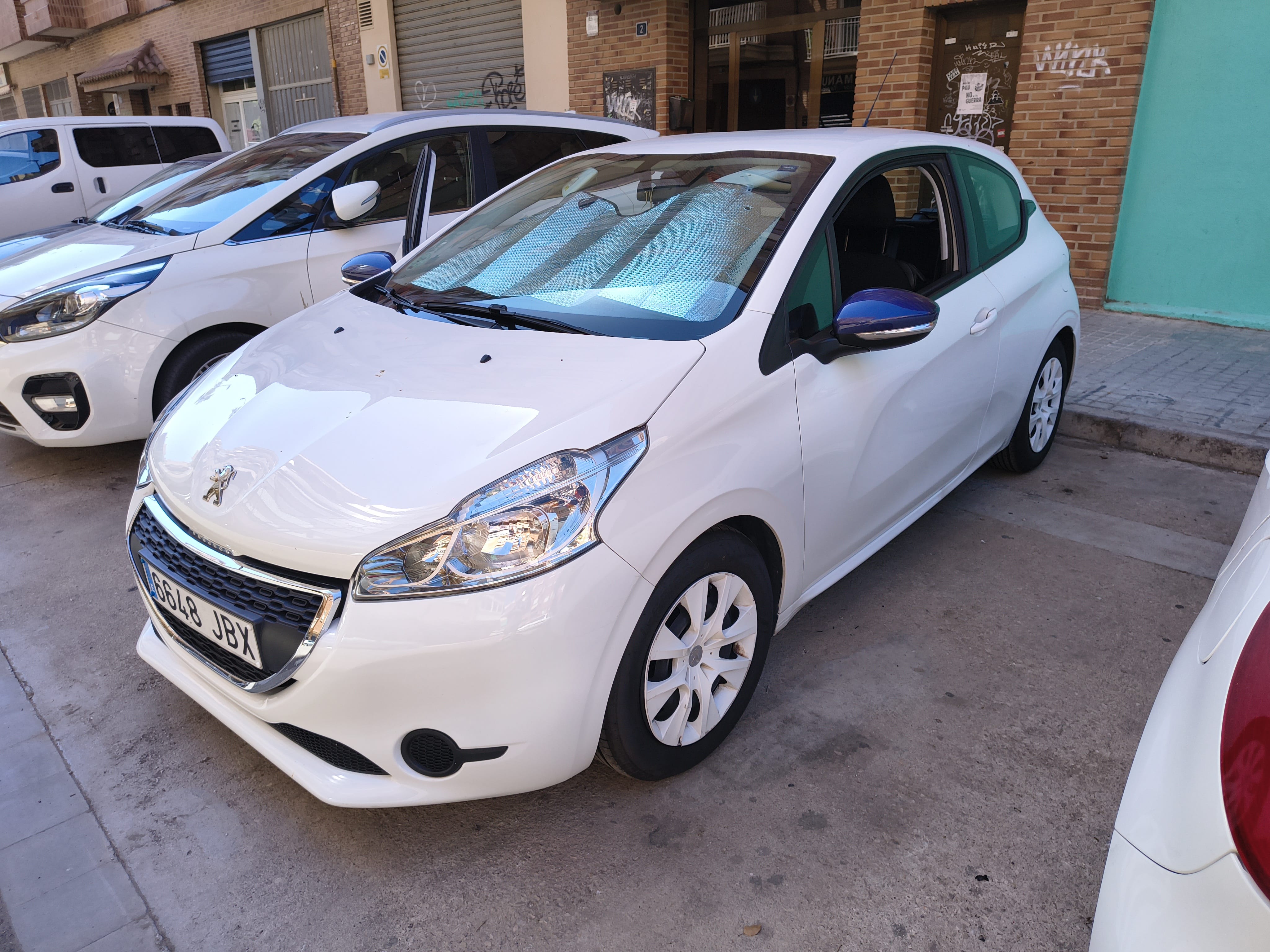 Peugeot 208 1.0 gasolina con Aire acondicionado