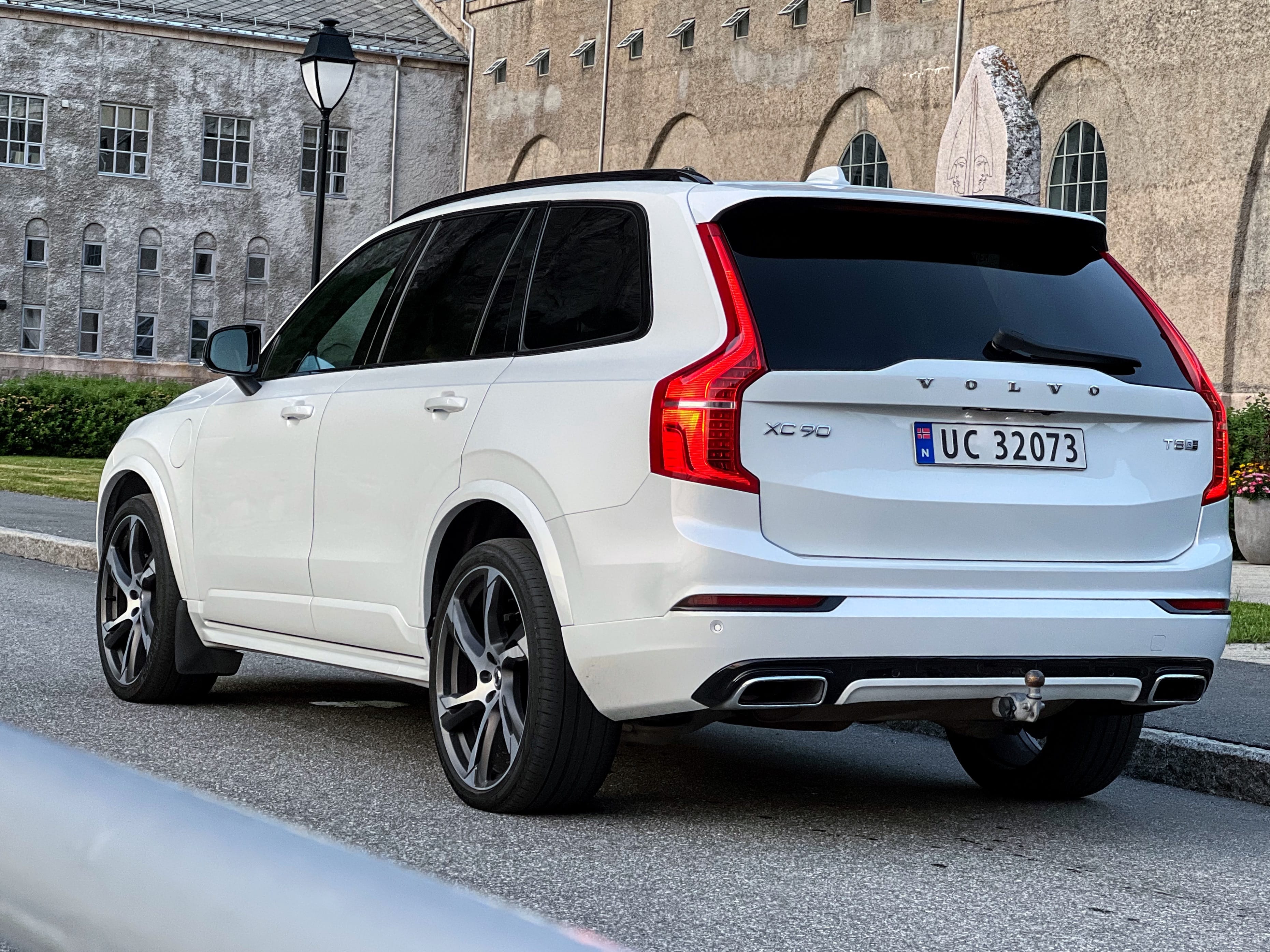 Volvo XC90 T8 R-design with Backup camera