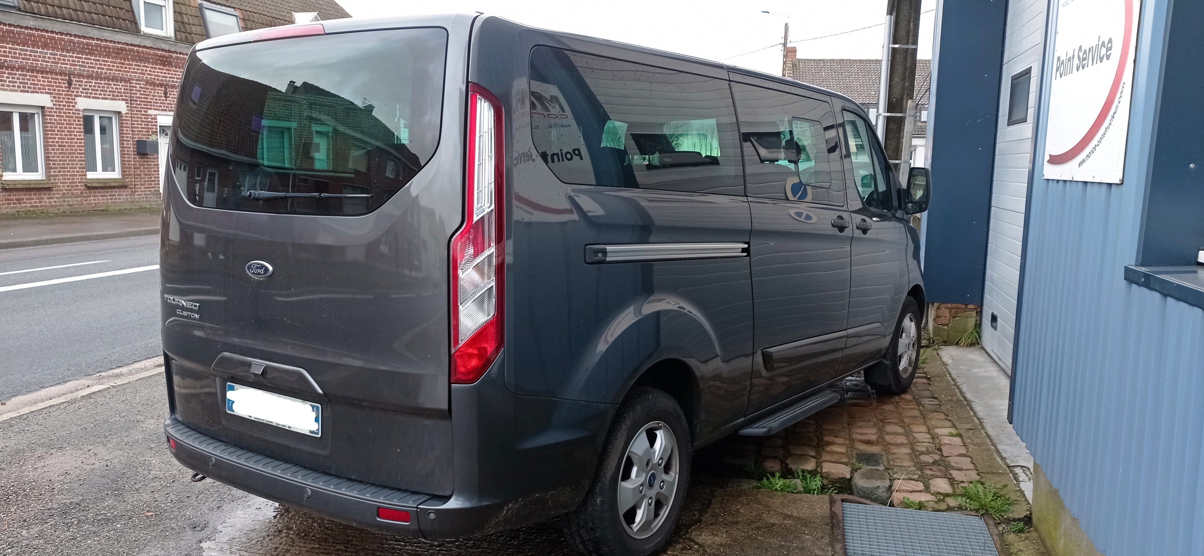 Ford Tourneo Custom 300 L2H1 TITANIUM 2.2L TDCI 155 avec Climatisation