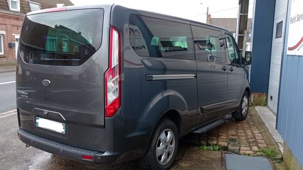 Ford Tourneo Custom 300 L2H1 TITANIUM 2.2L TDCI 155 avec Climatisation