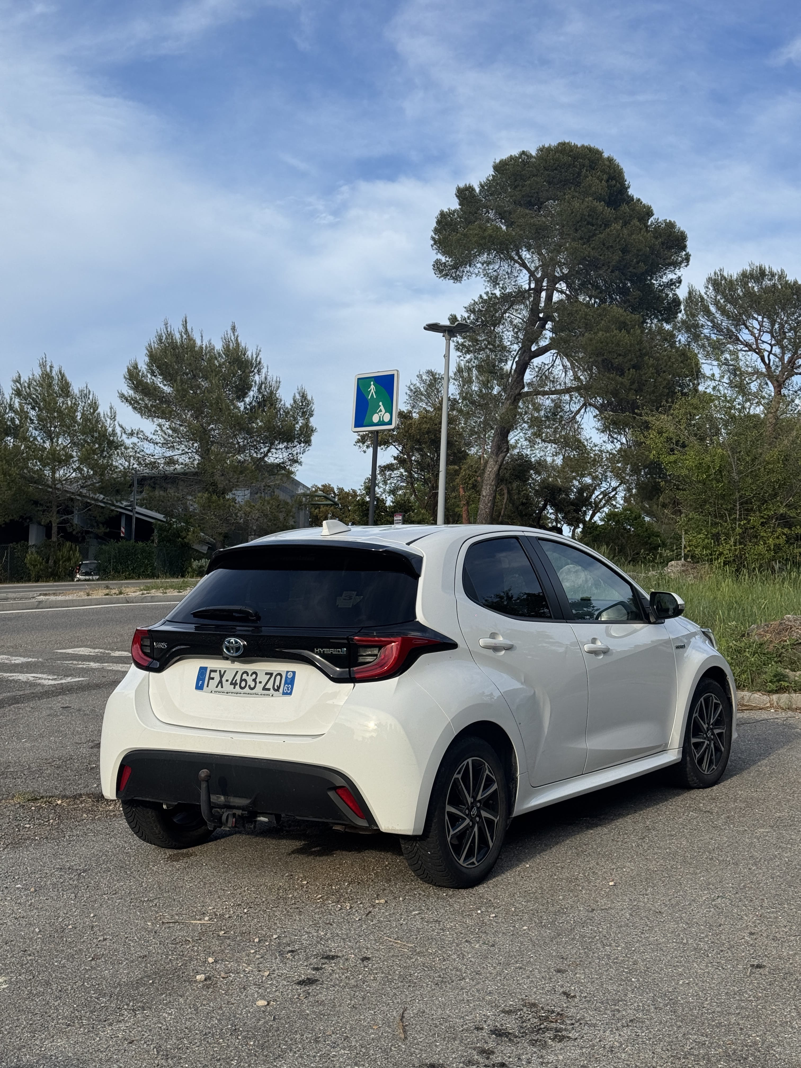 Toyota Yaris Hybride with Backup camera
