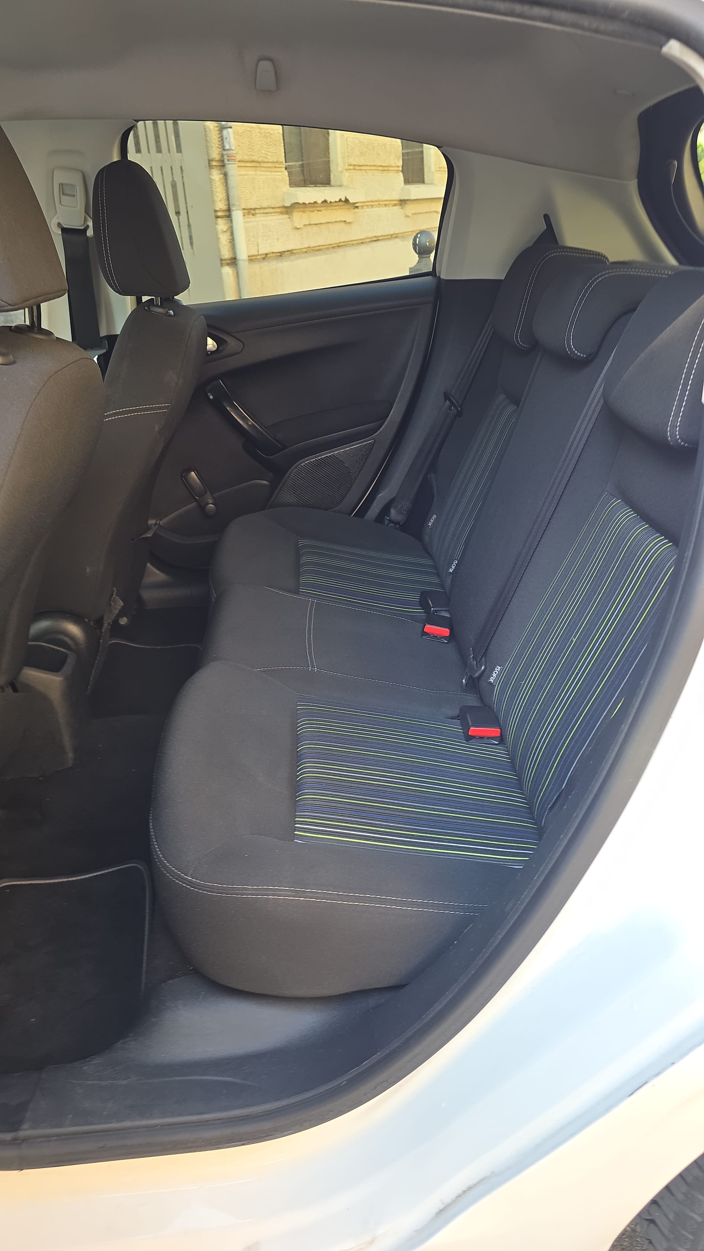 Peugeot 208 avec Apple CarPlay