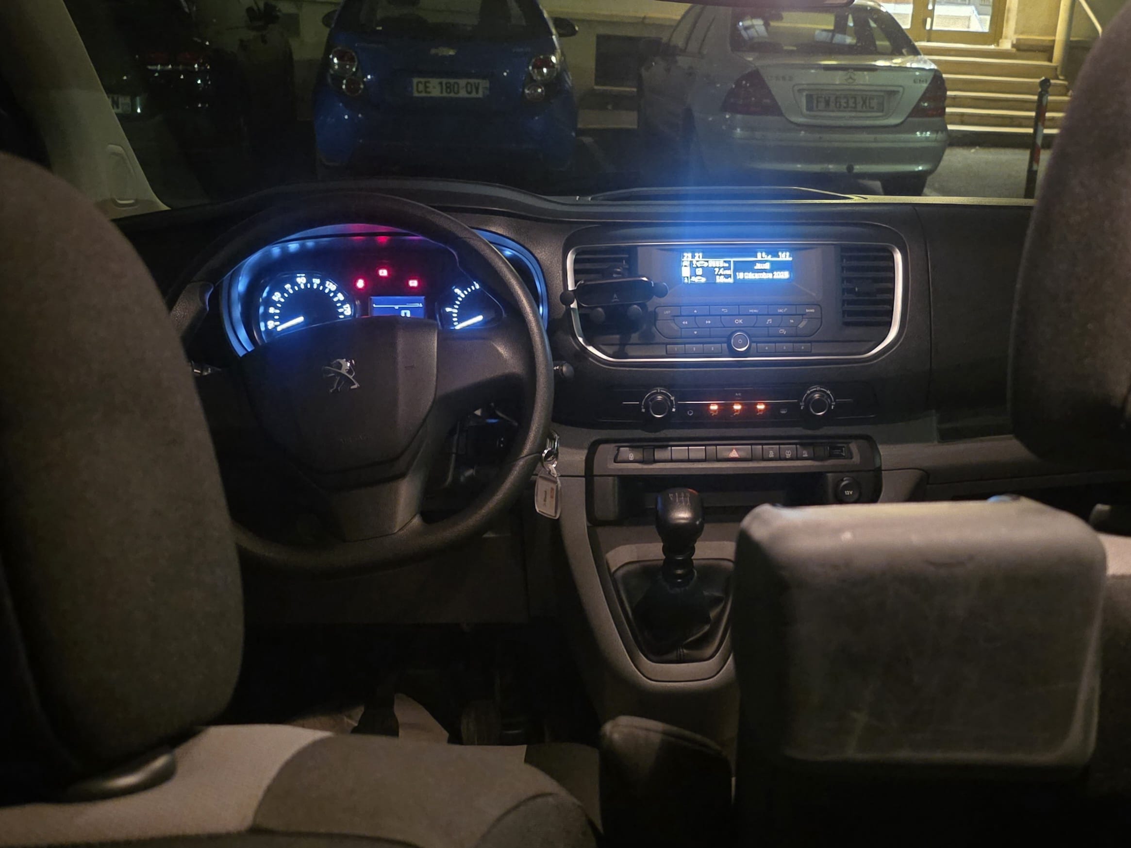 Peugeot Traveller avec Audio Bluetooth
