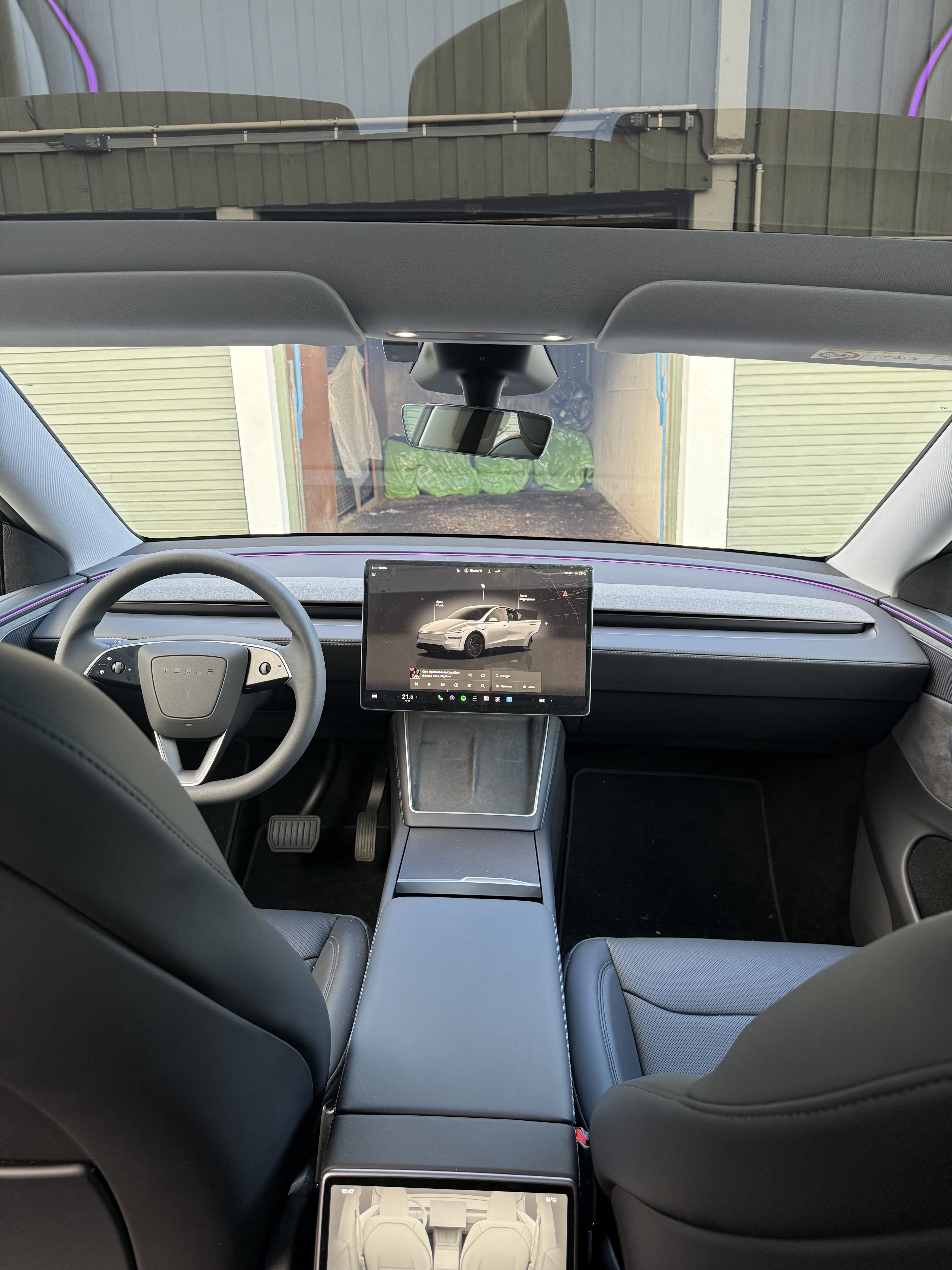 Tesla Model Y Long Range with Baby seat