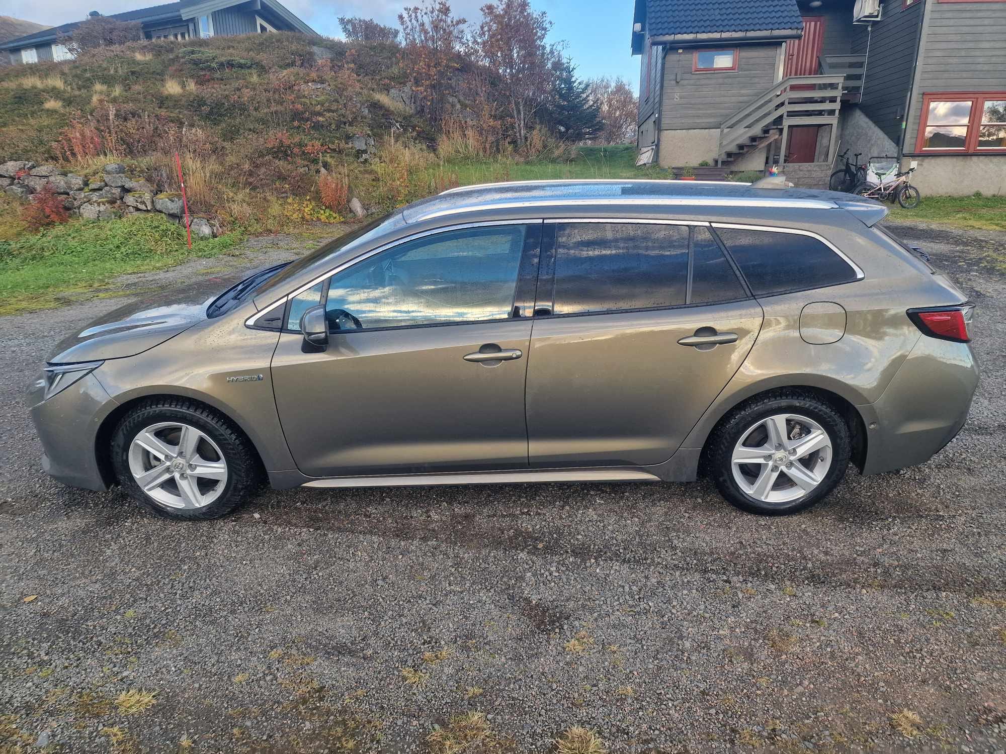 Toyota Corolla Touring Sports Collection Hybrid with Air conditioning