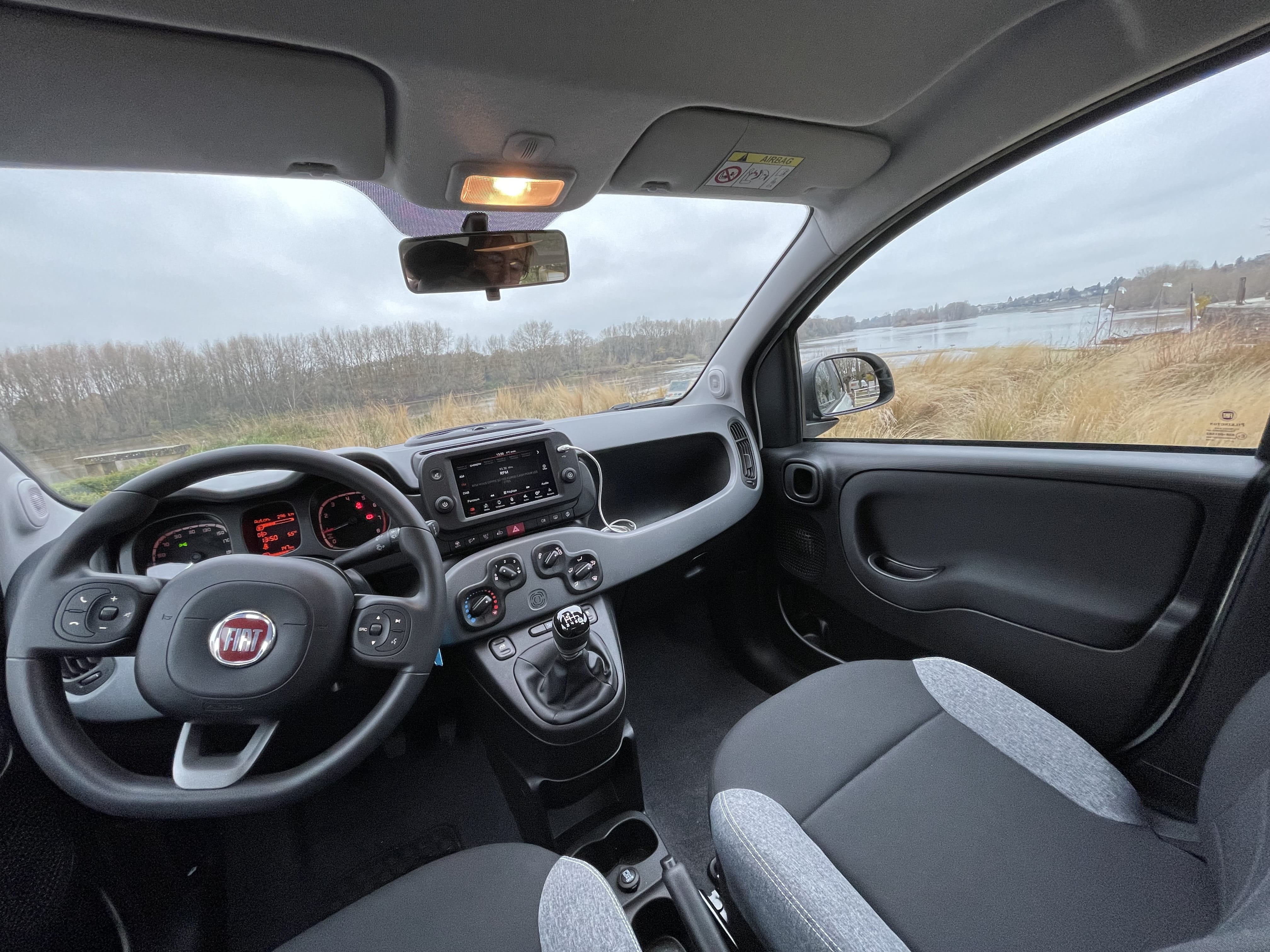 Fiat Panda Hybride 5 portes 5 places avec Audio Bluetooth