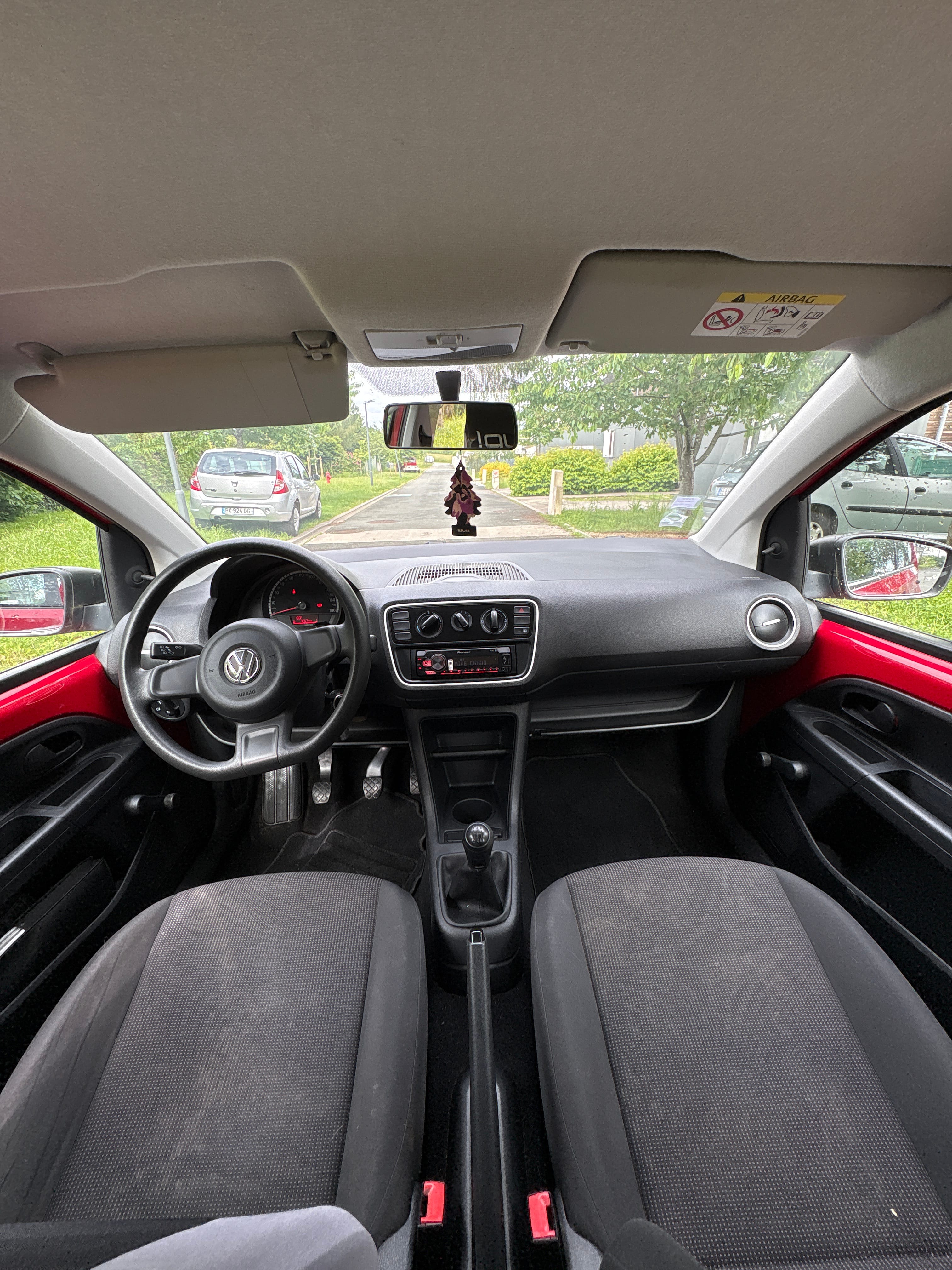 Volkswagen Up! avec Autoradio