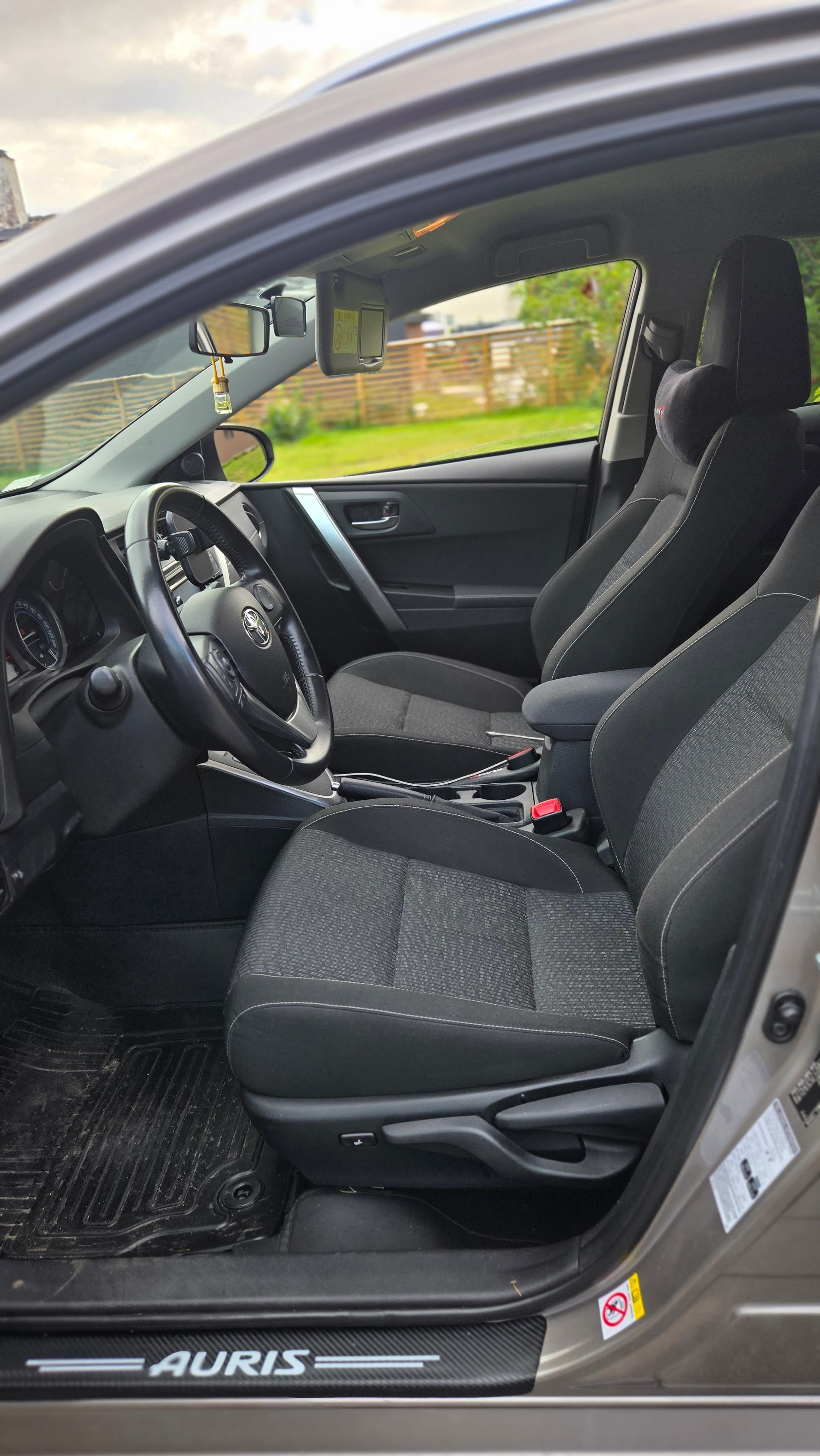 Toyota Auris Stasjonsvogn 1,8 stasjonsvogn, Bensin/Hybrid, Automat, inkl beboerkort parkering med Cruisekontroll