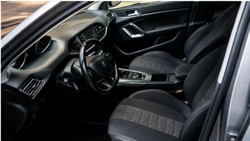 Peugeot 308 SW avec Siège bébé