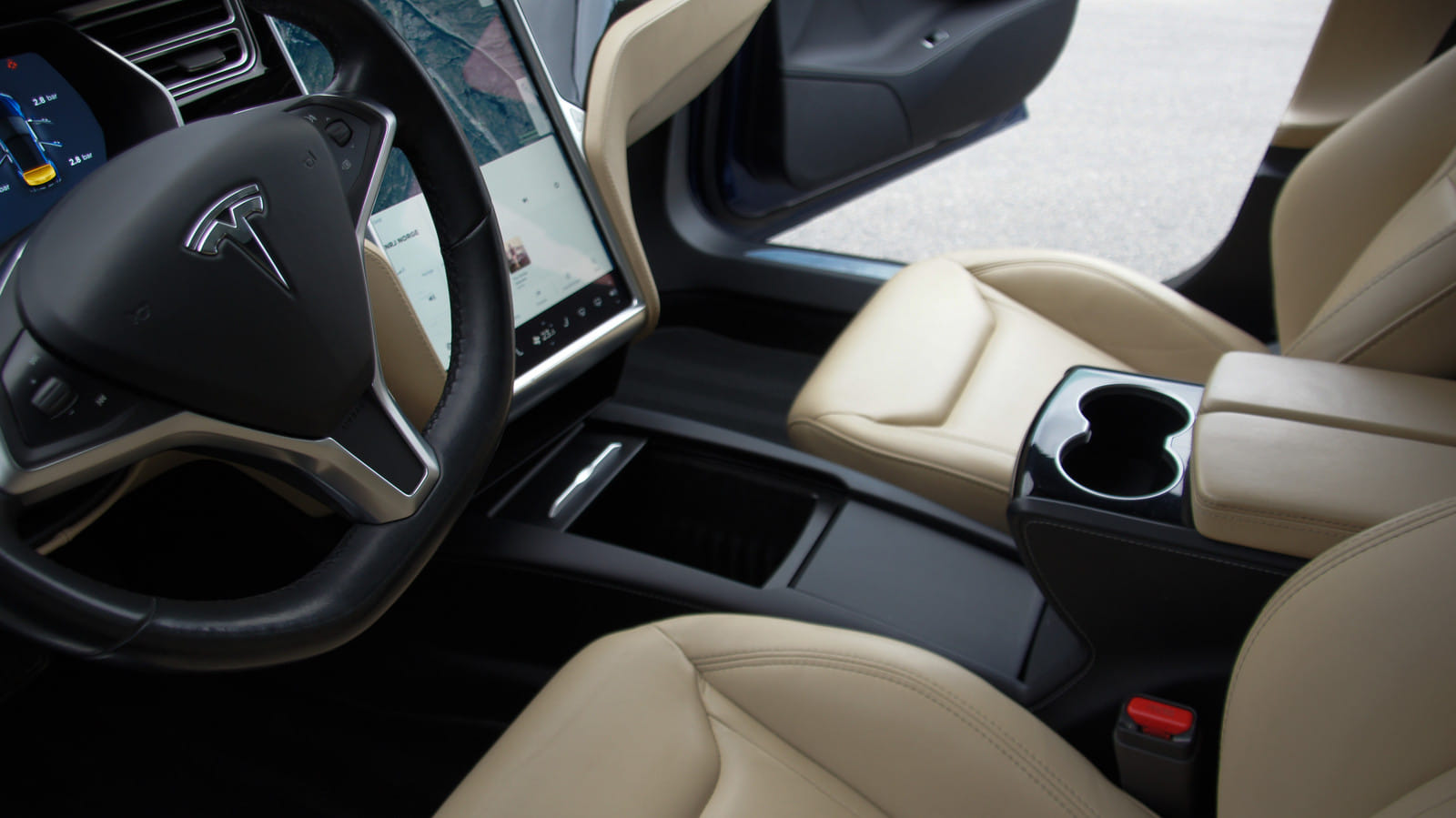 Tesla Model S 90D med Firehjulstrekk