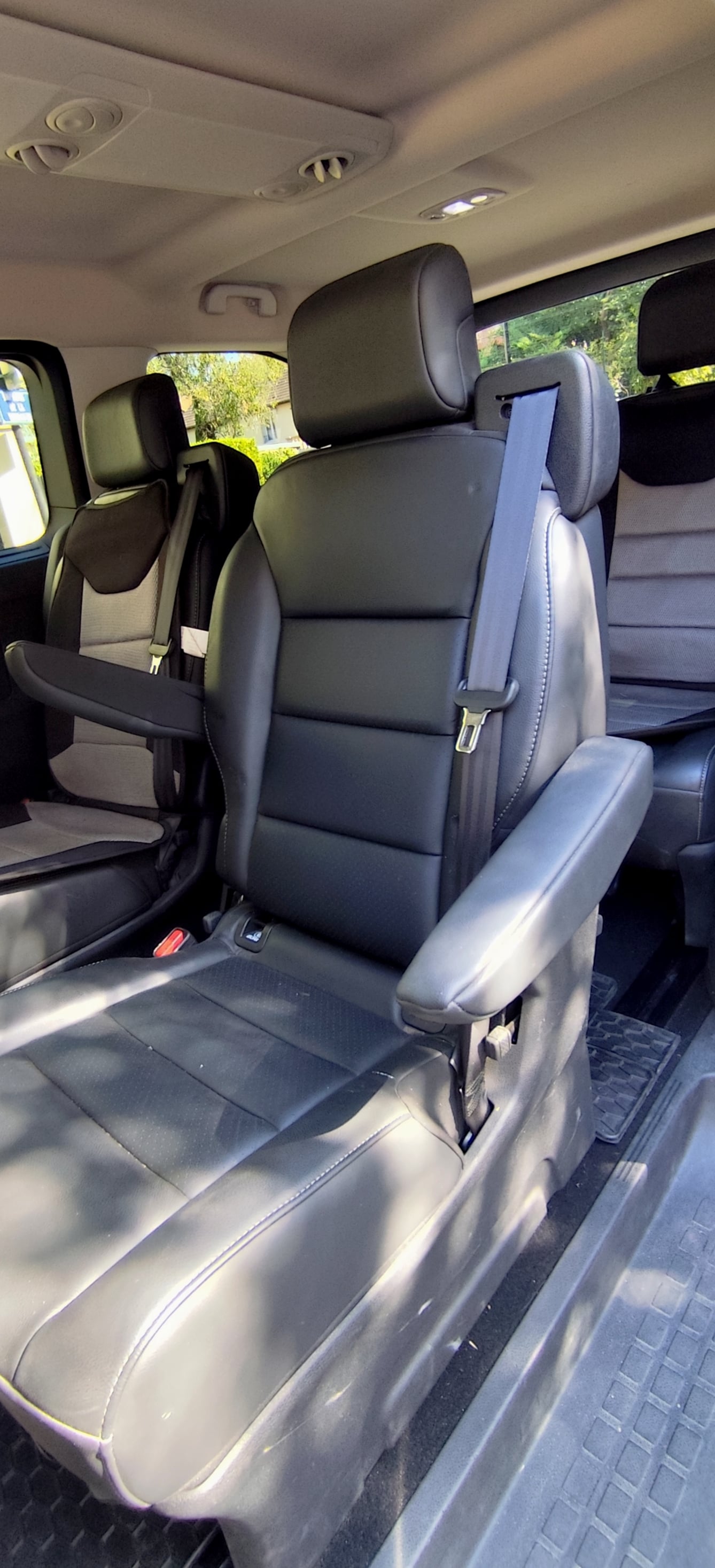 Opel Zafira-E Life 75 KWH business élégance avec Audio Bluetooth