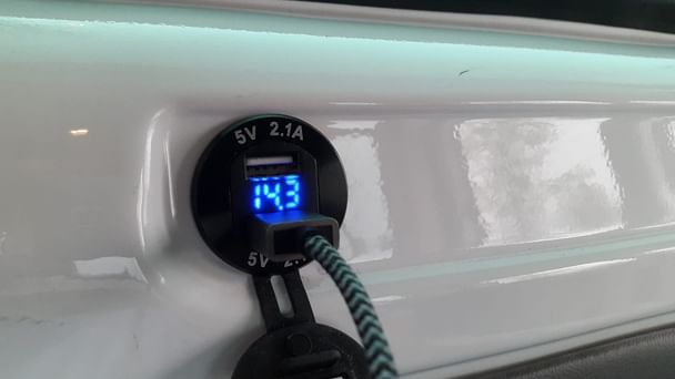 Ford Transit Kombi Anhängerkupplung + 9 Sitze mit Audio-/iPod-Zugang