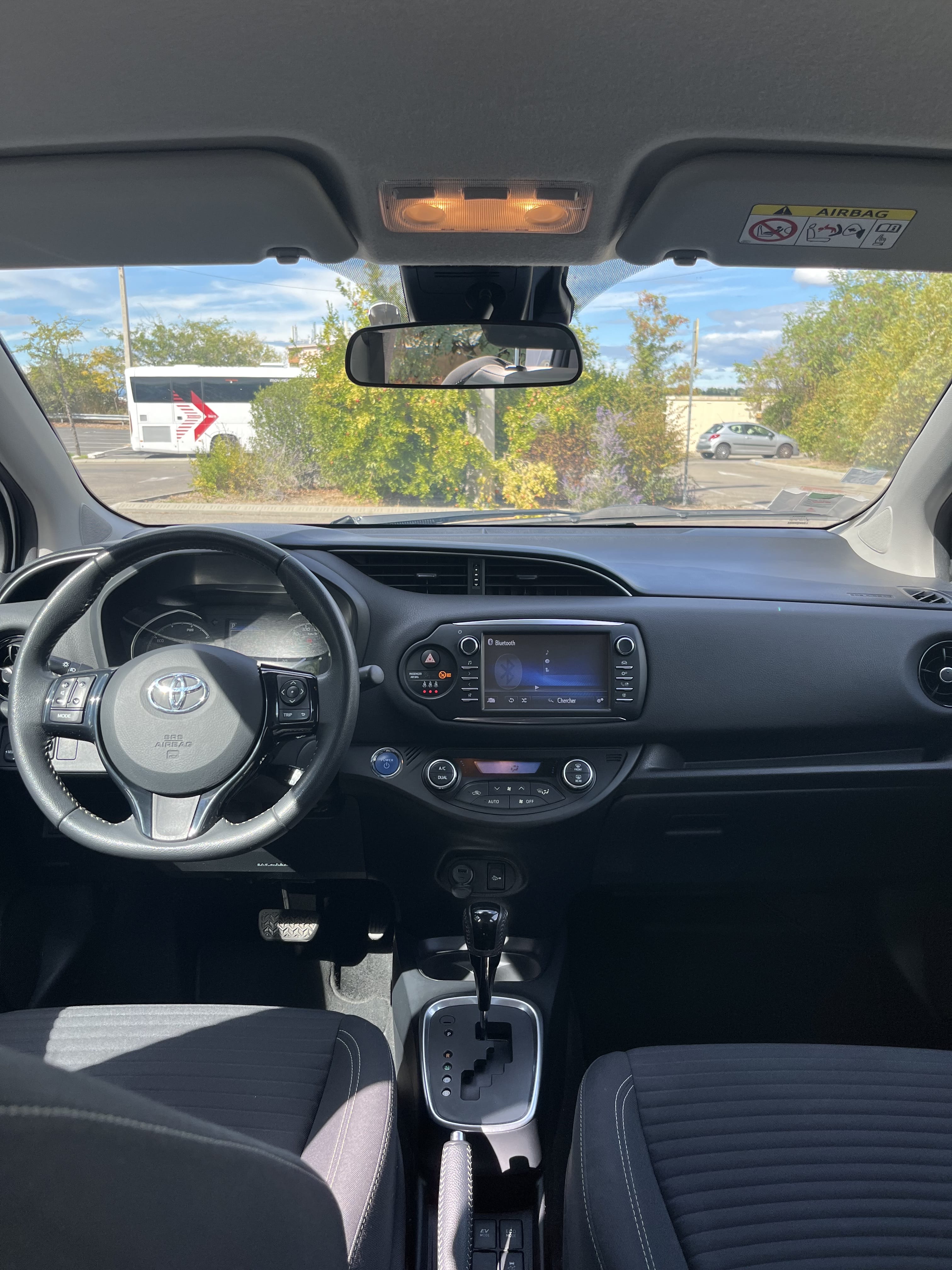 Toyota Yaris Hybride with Bluetooth audio