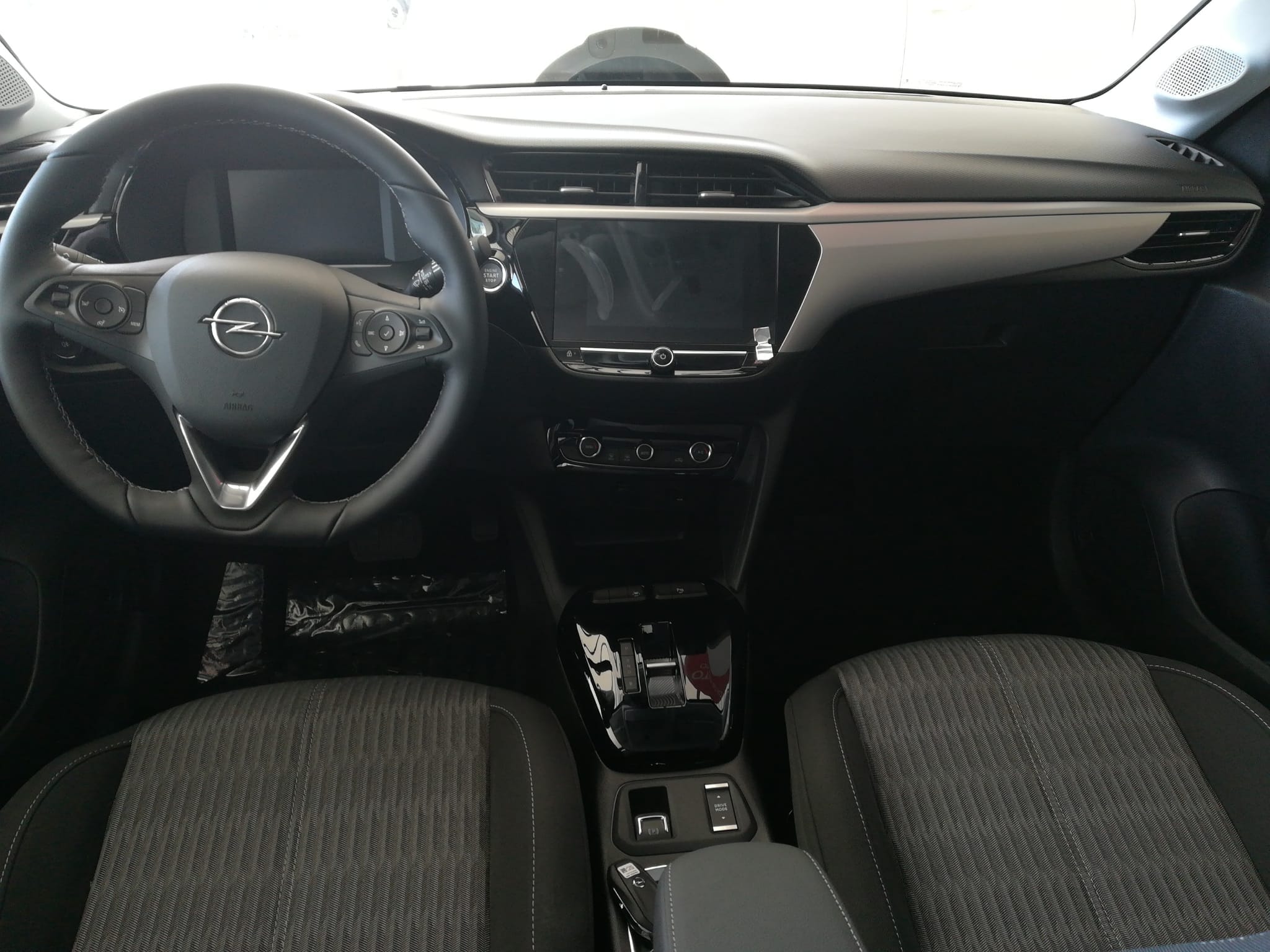 Opel Corsa-E mit Navigationsgerät