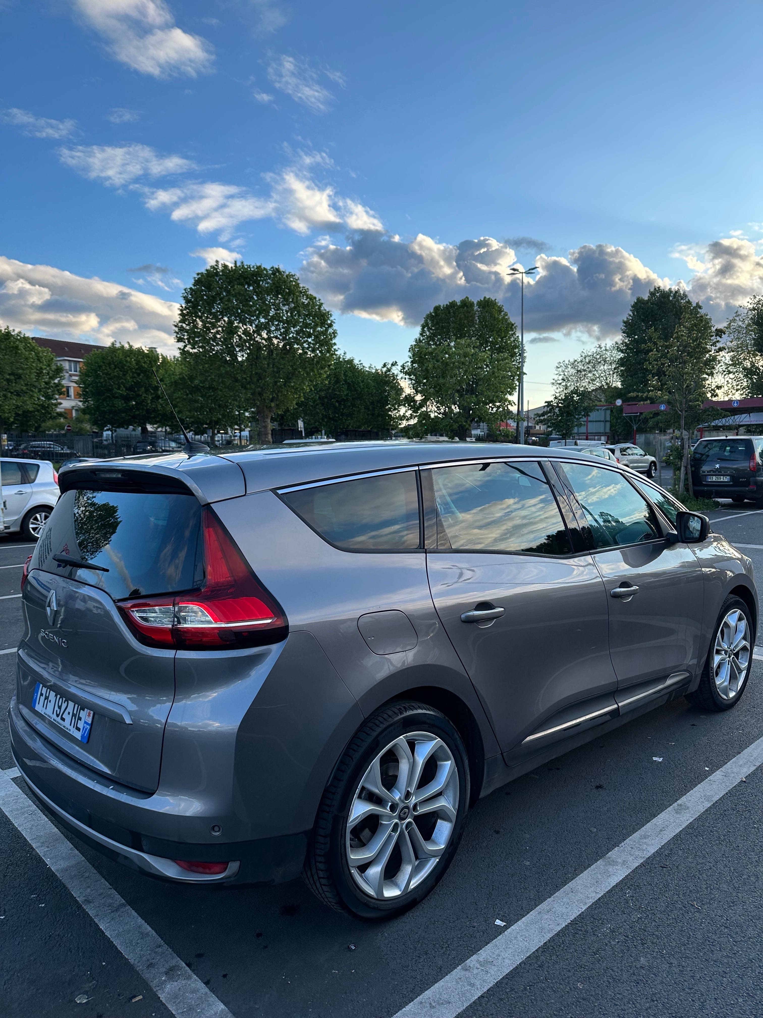 Renault Grand Scenic avec GPS