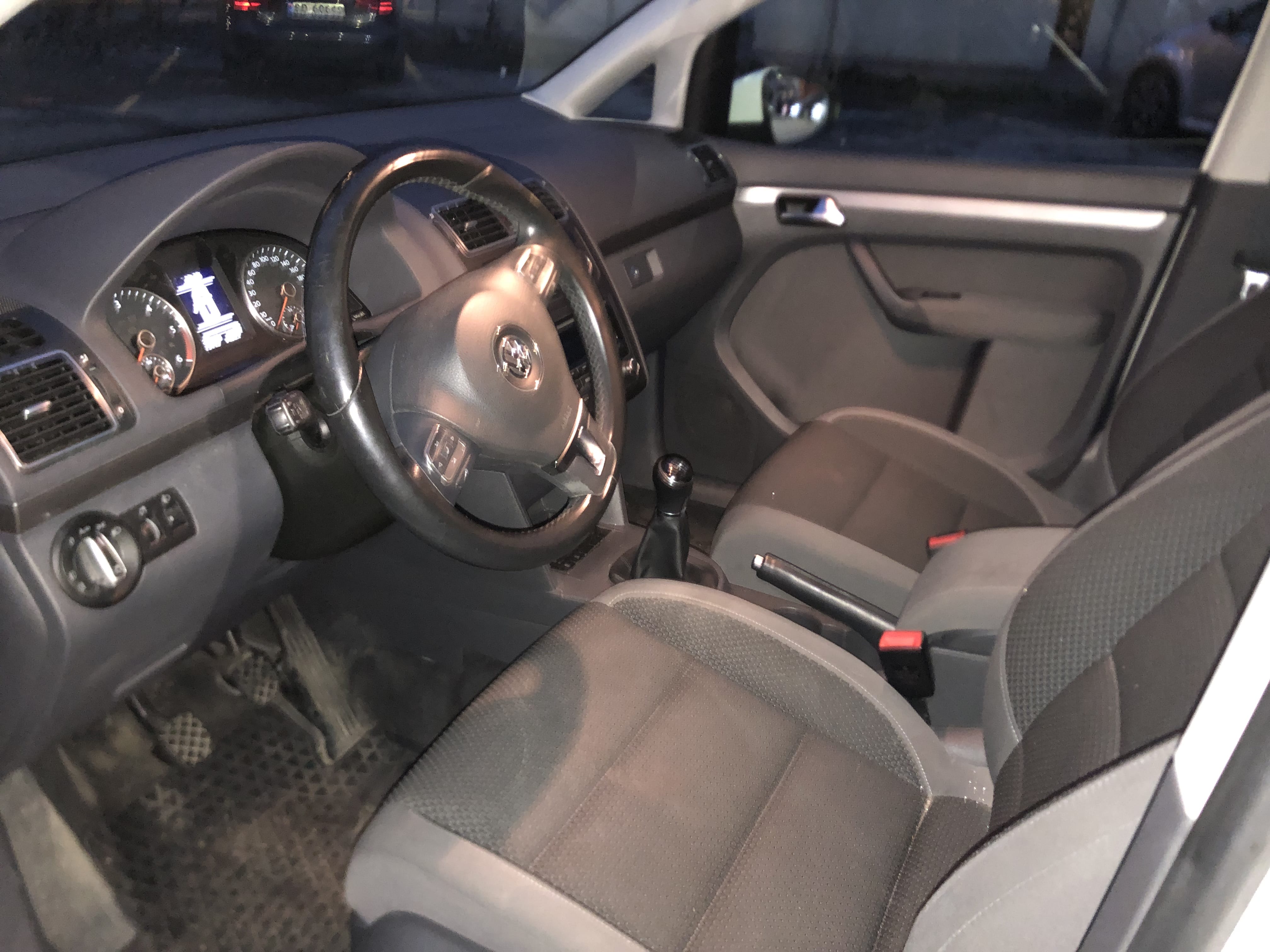 Volkswagen Touran 1.6 105 TDI med Lydinngang