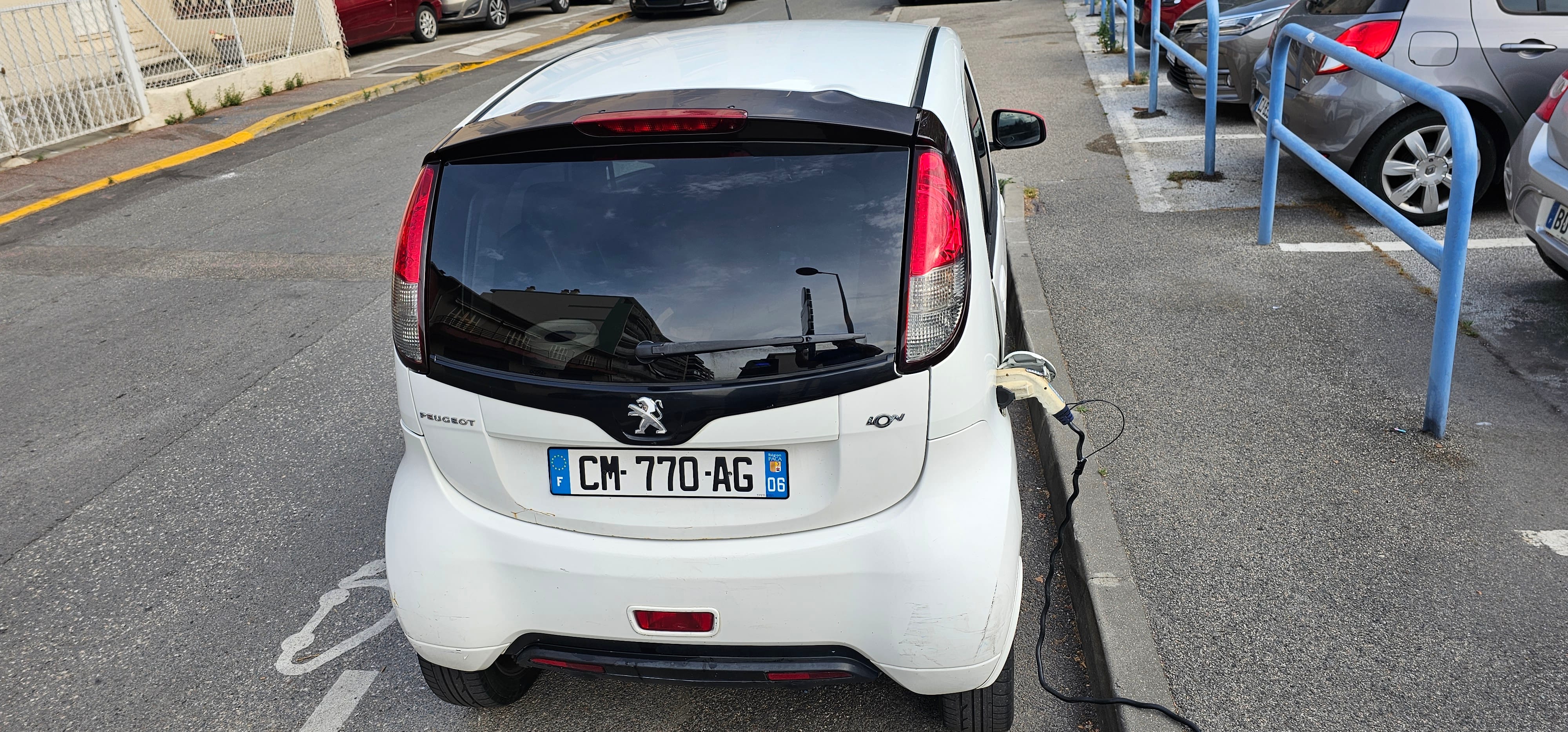 Peugeot iOn
