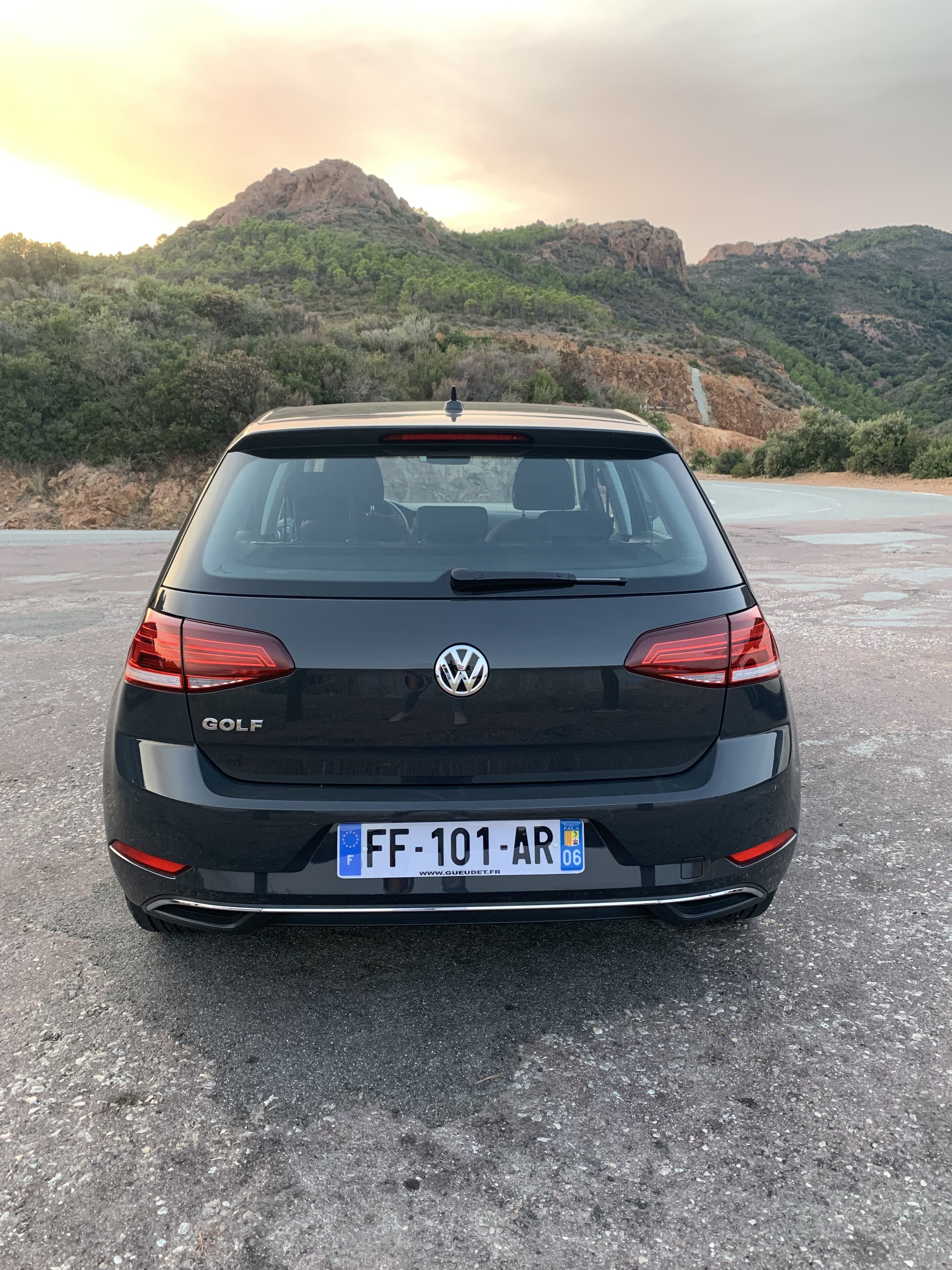 Volkswagen Golf 1.0L 115 CV avec Audio Bluetooth