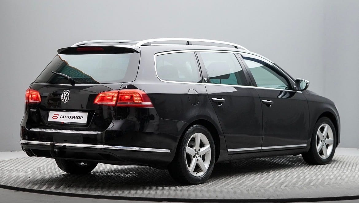 Volkswagen Passat SW Roof cargo box with Audio / iPod input