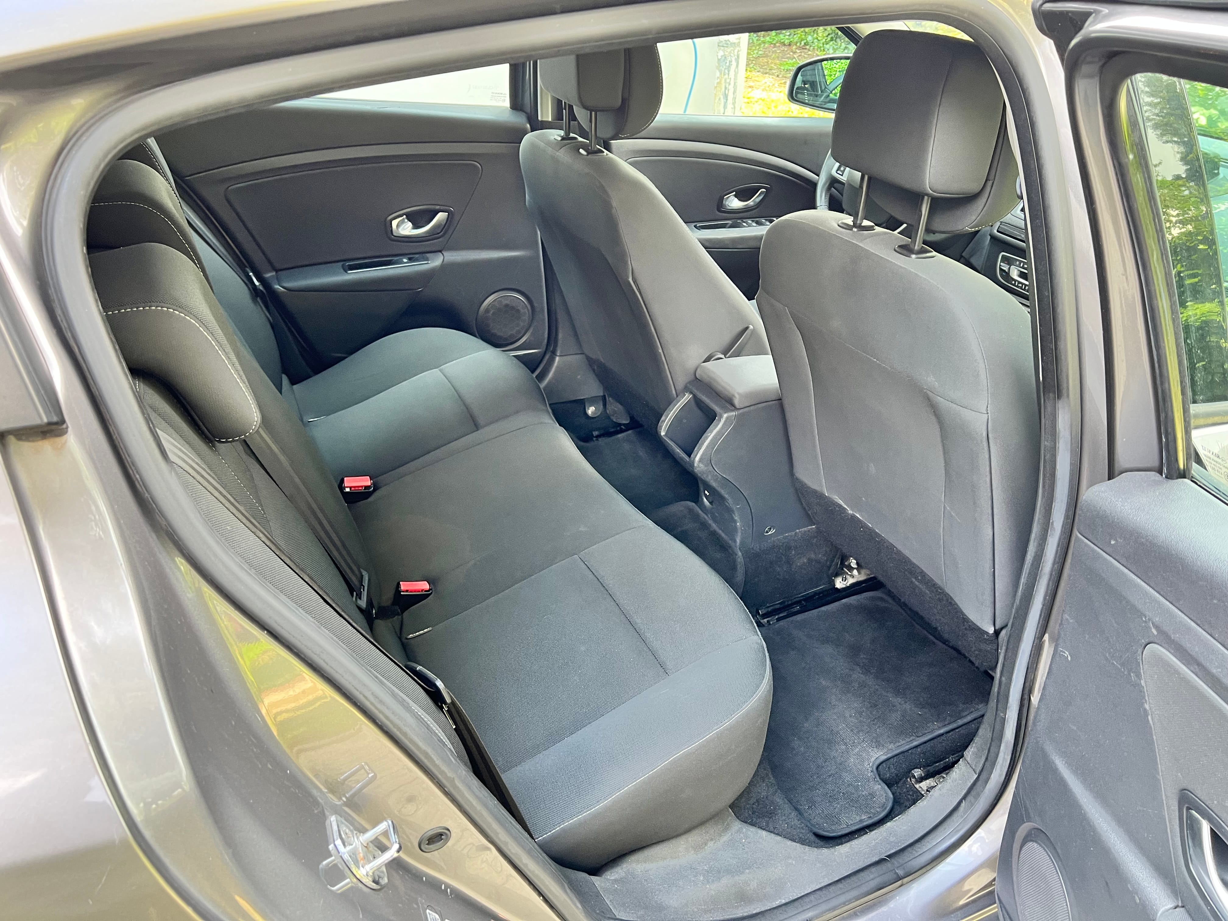 Renault Mégane Super-ethanol SP95 ou E85 d'origine avec Siège bébé