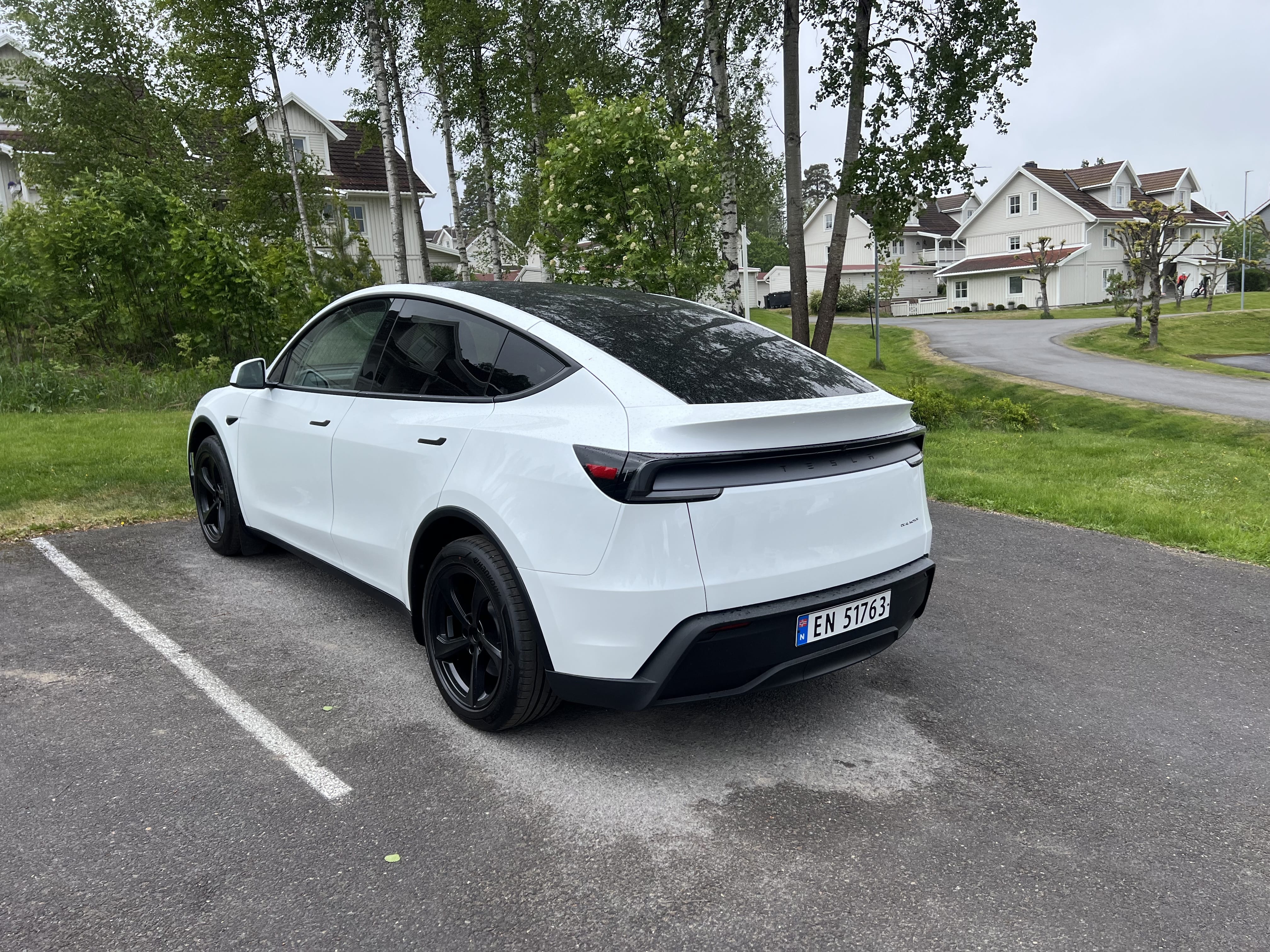Tesla Model Y Long Range med GPS