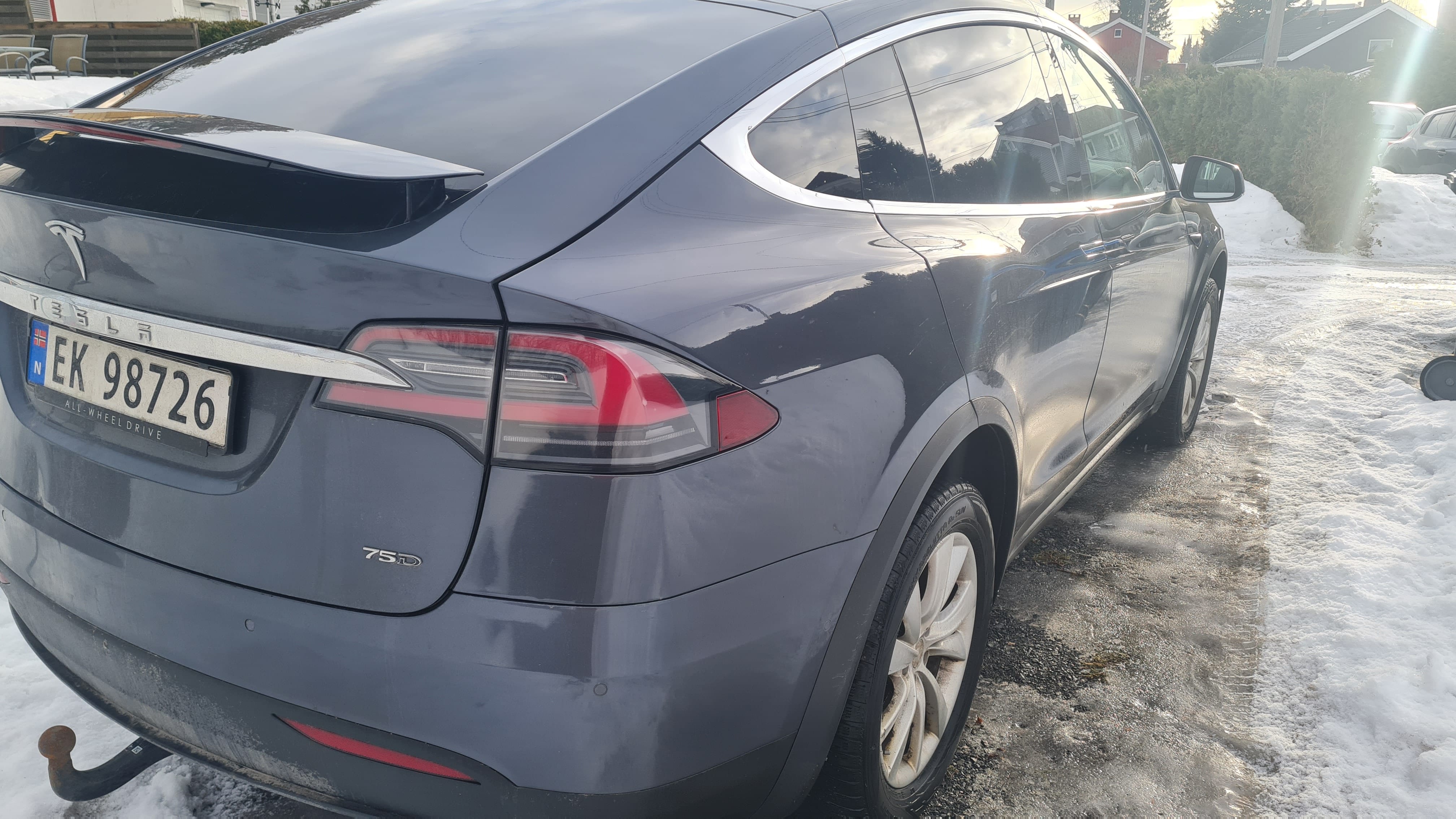 Tesla Model X med GPS