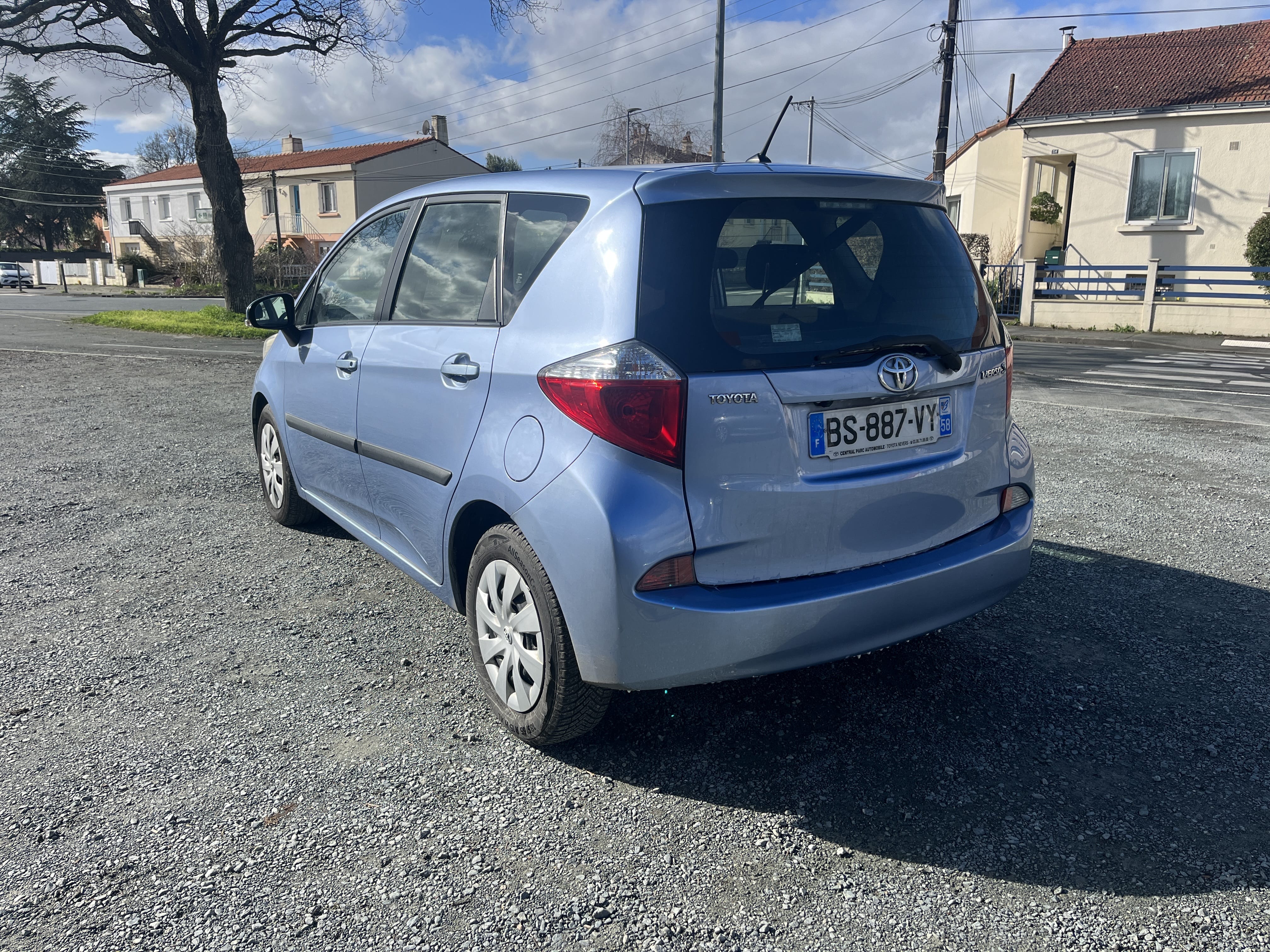 Toyota Verso-S 90 D-4D avec Entrée audio / iPod